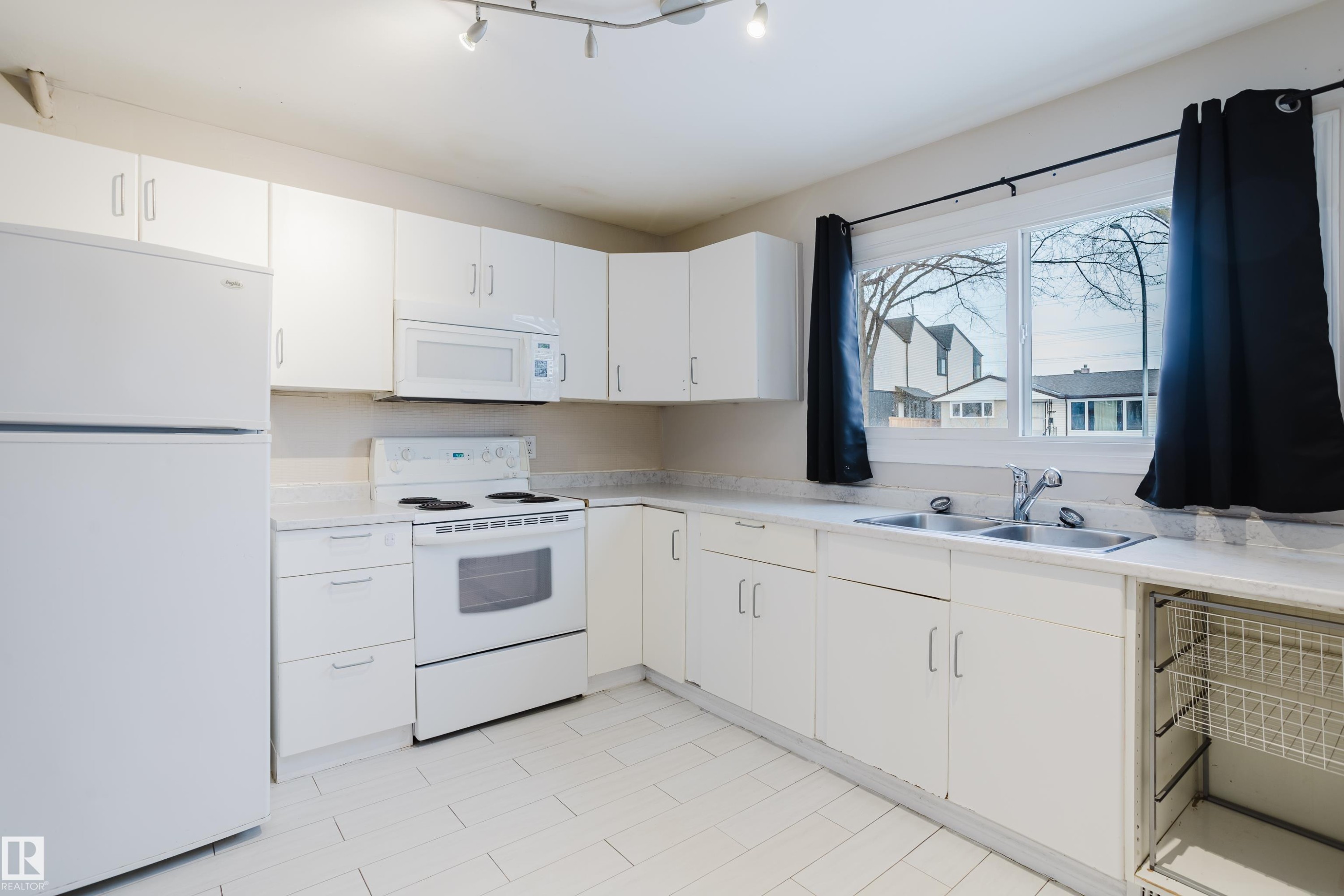 12844 103 Street, Edmonton, AB - Indoor Photo Showing Kitchen With Double Sink