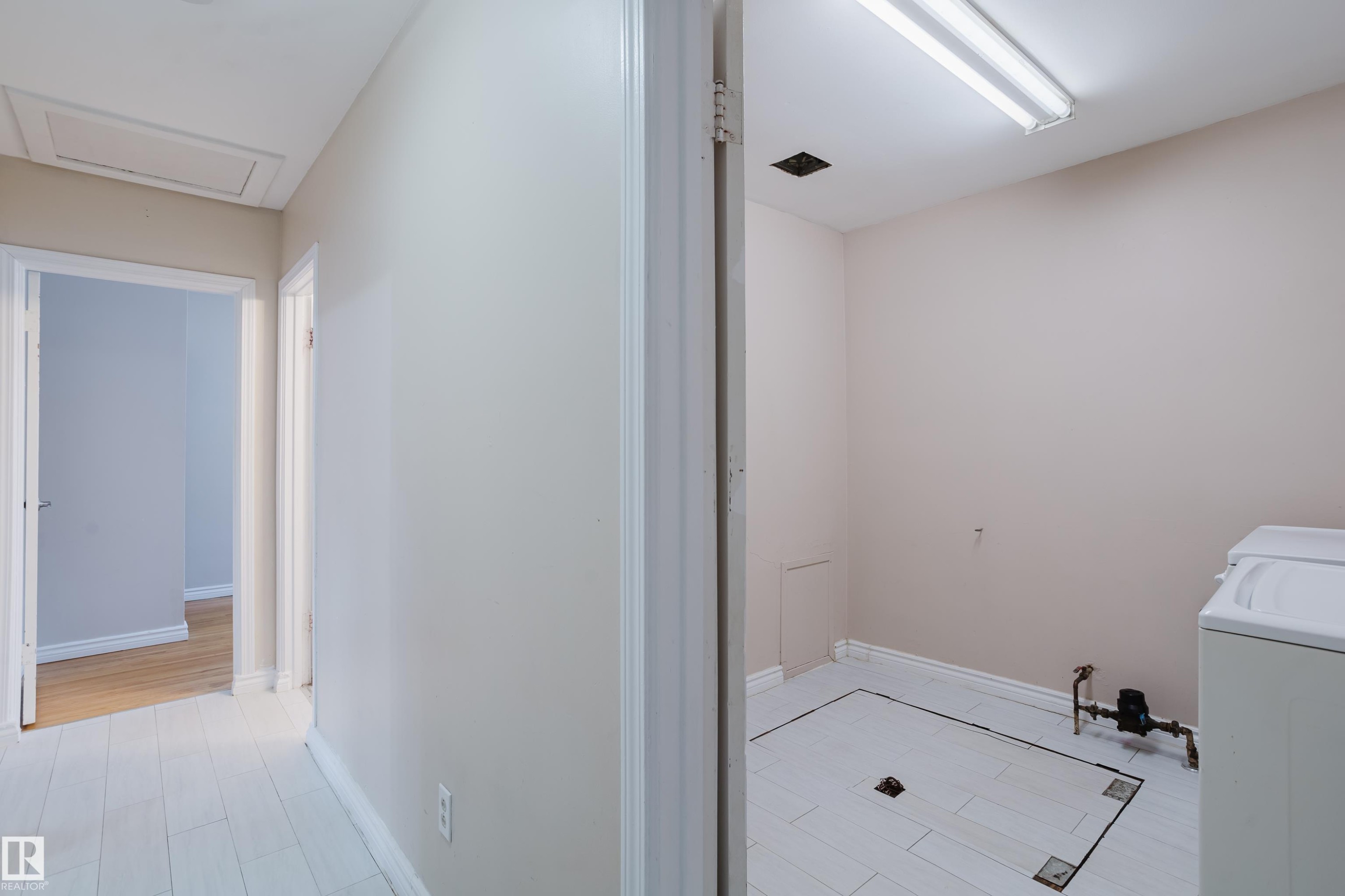 12844 103 Street, Edmonton, AB - Indoor Photo Showing Laundry Room