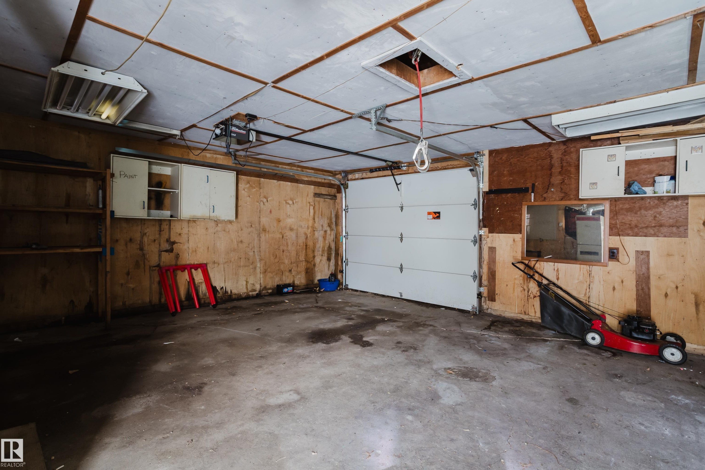 12844 103 Street, Edmonton, AB - Indoor Photo Showing Garage