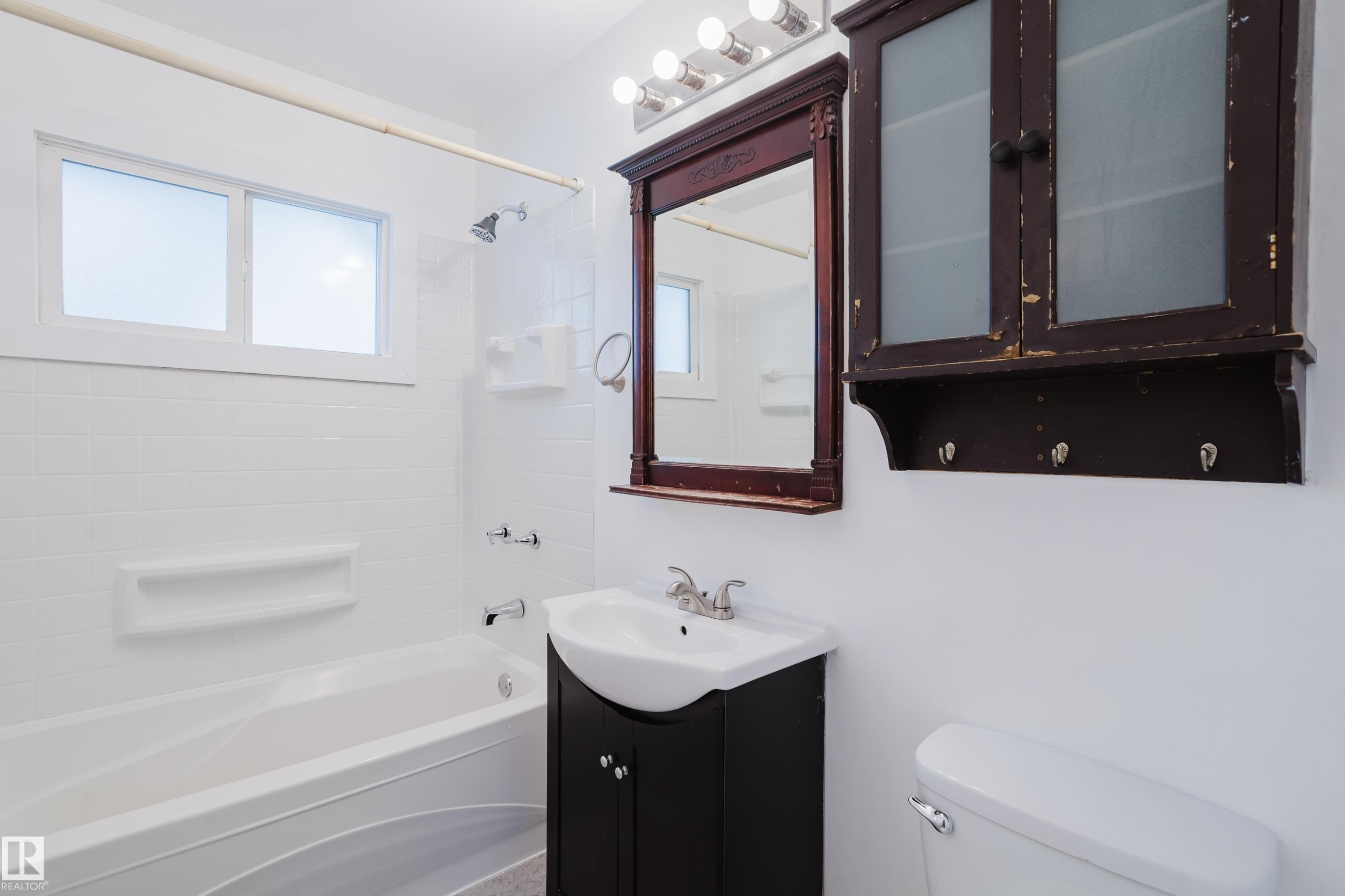 12844 103 Street, Edmonton, AB - Indoor Photo Showing Bathroom