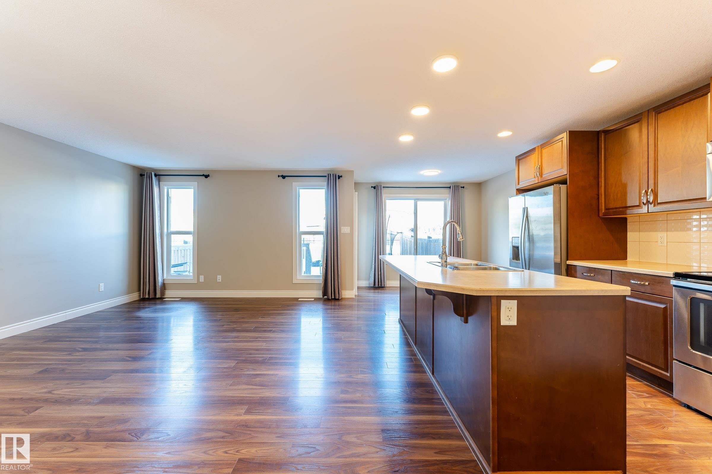 17614 8 Avenue, Edmonton, AB - Indoor Photo Showing Kitchen