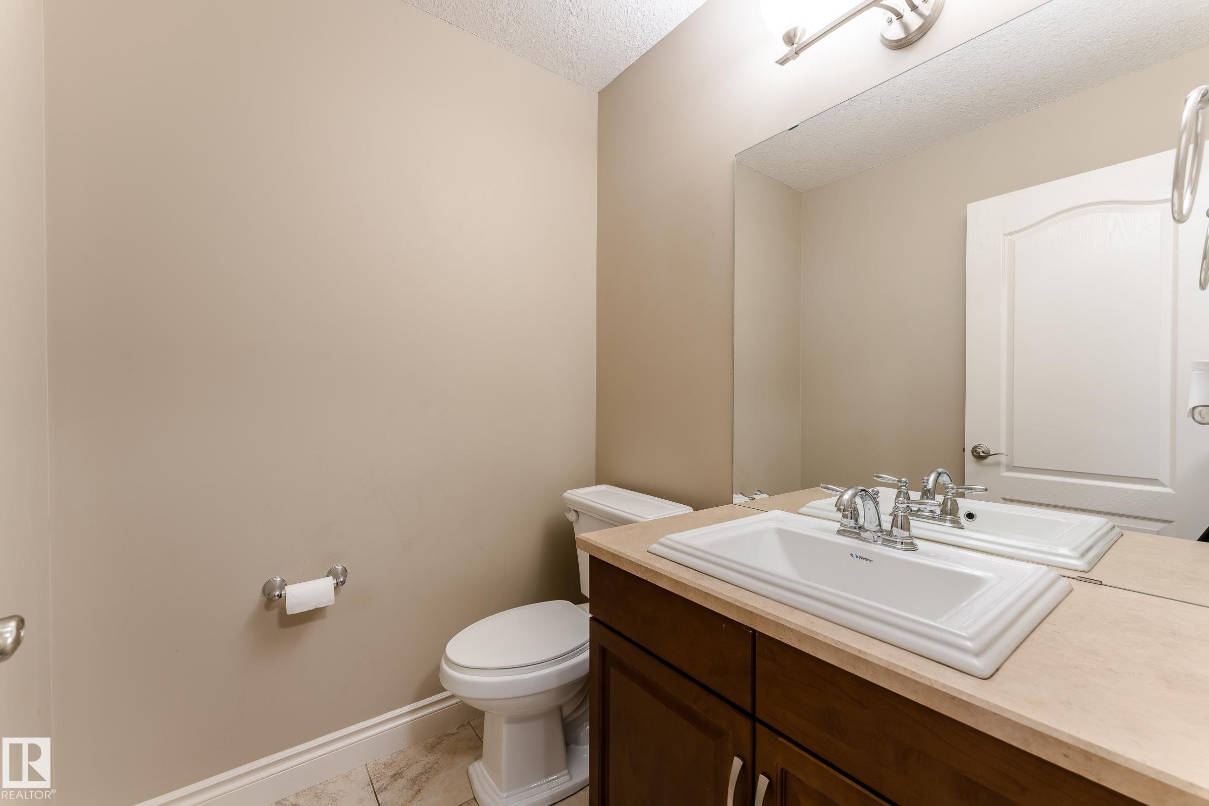 17614 8 Avenue, Edmonton, AB - Indoor Photo Showing Bathroom