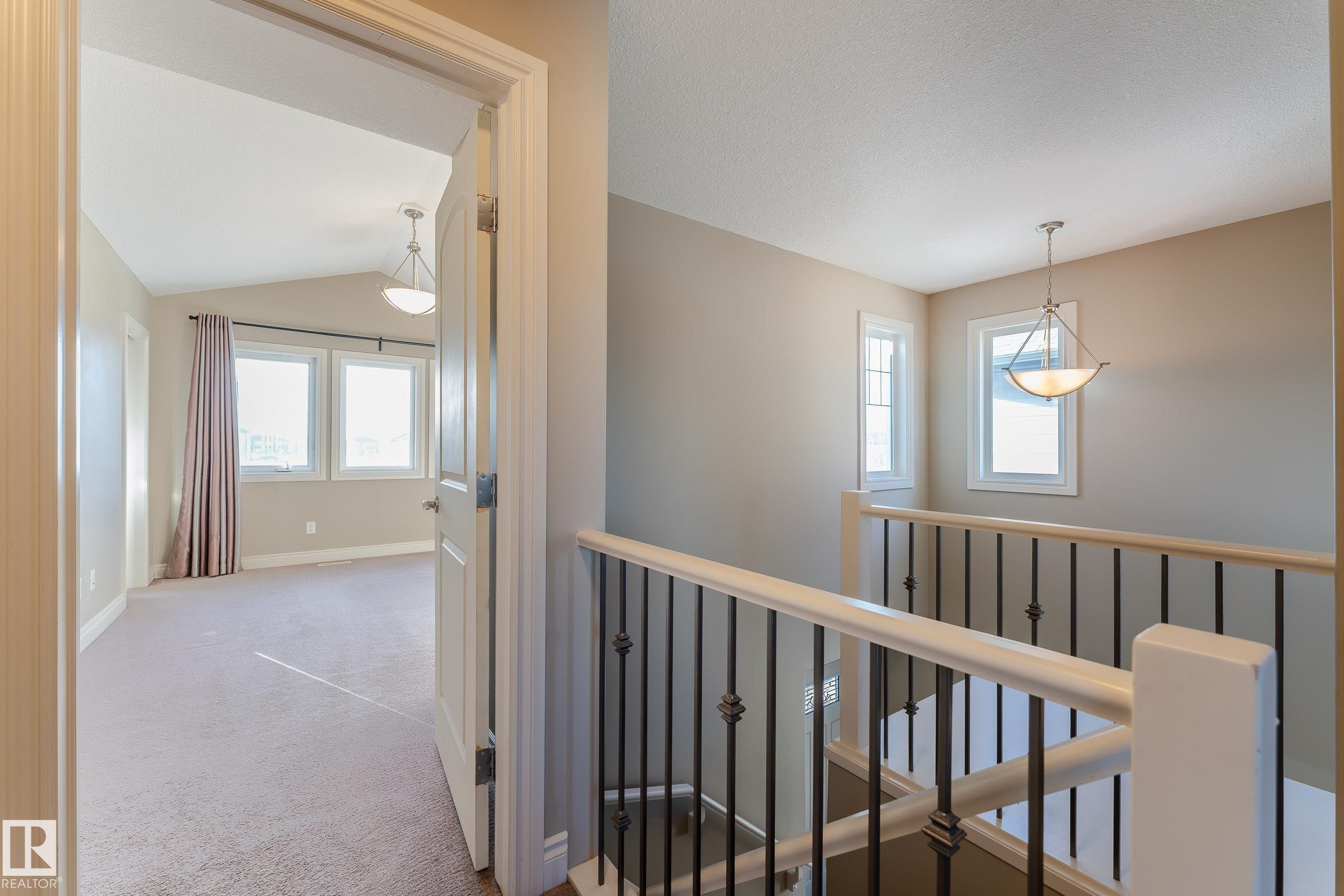 17614 8 Avenue, Edmonton, AB - Indoor Photo Showing Other Room