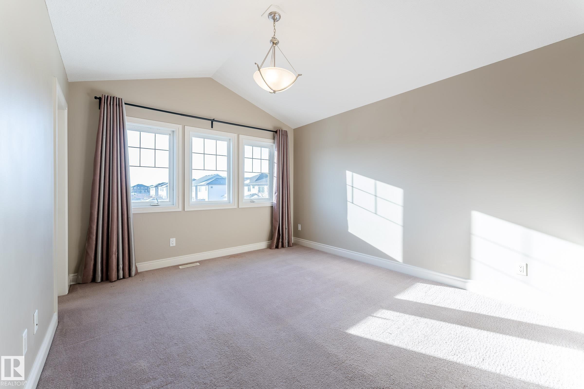 17614 8 Avenue, Edmonton, AB - Indoor Photo Showing Other Room