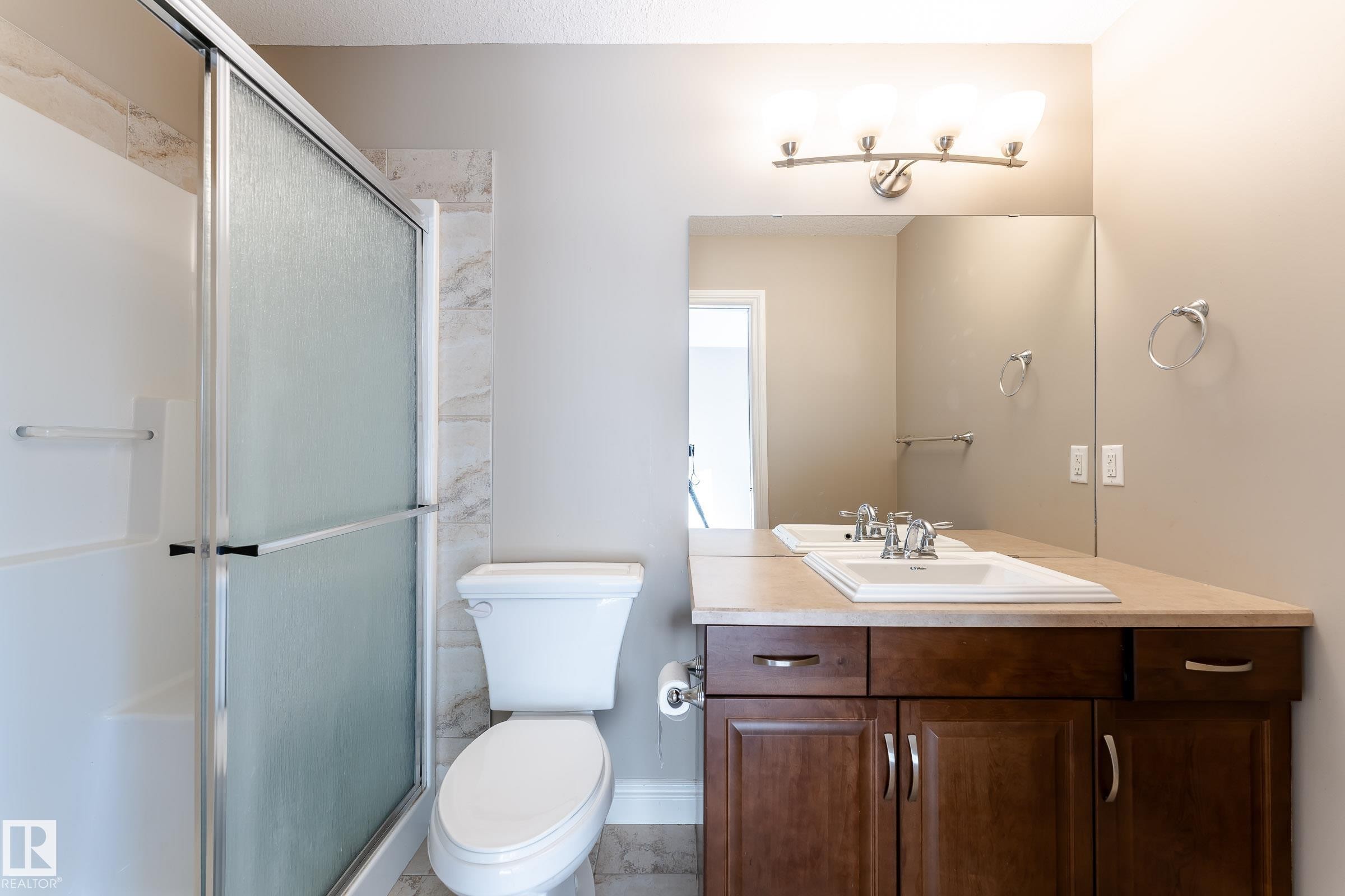 17614 8 Avenue, Edmonton, AB - Indoor Photo Showing Bathroom