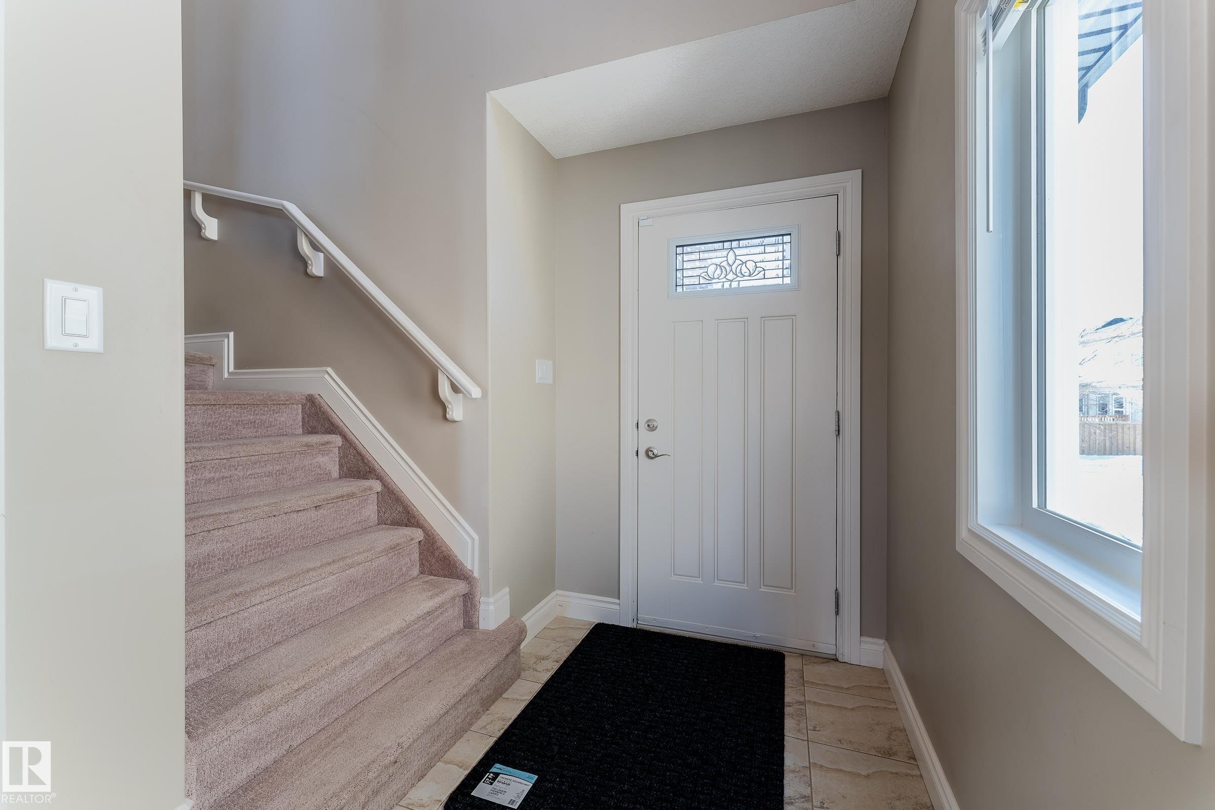 17614 8 Avenue, Edmonton, AB - Indoor Photo Showing Other Room