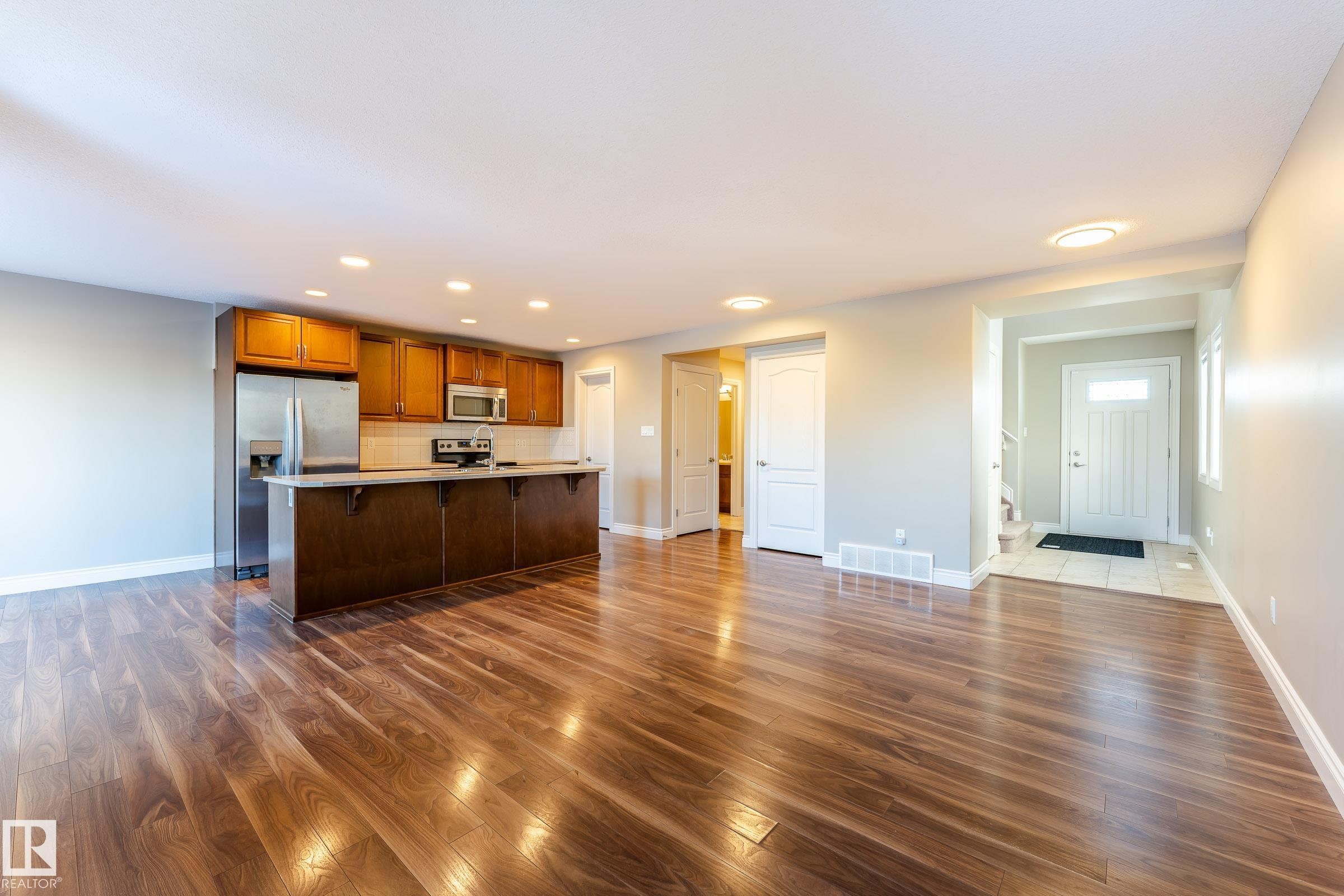 17614 8 Avenue, Edmonton, AB - Indoor Photo Showing Kitchen