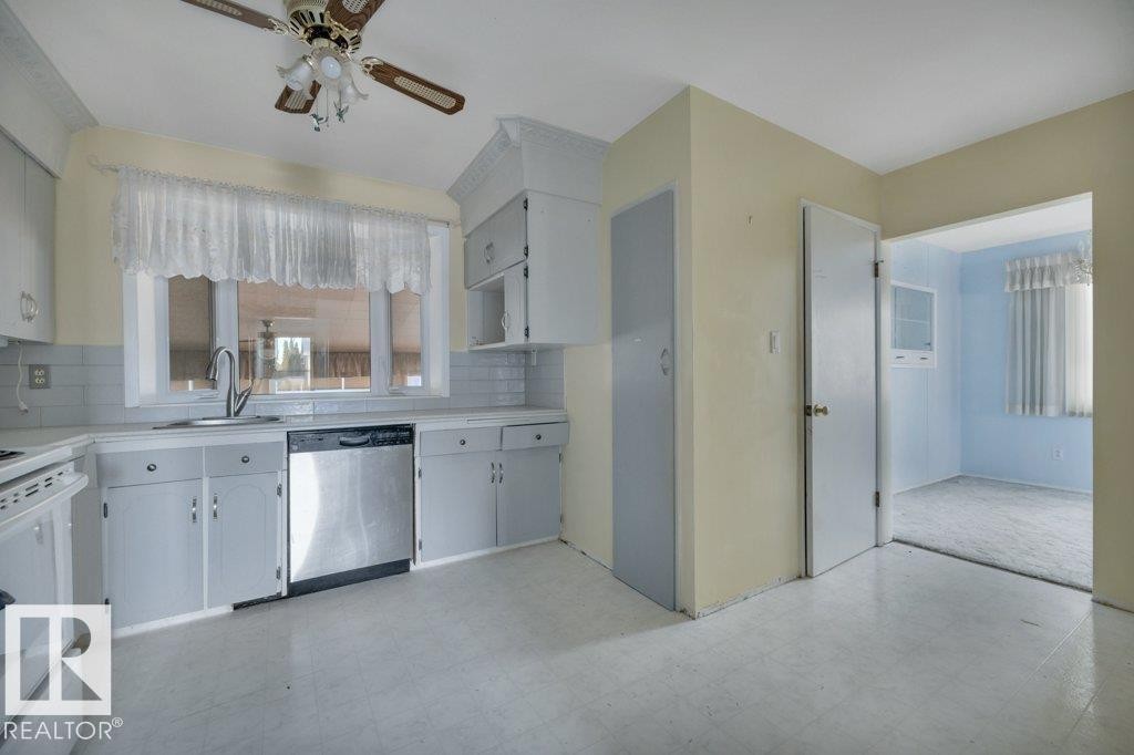 8016 161 Street, Edmonton, AB - Indoor Photo Showing Kitchen