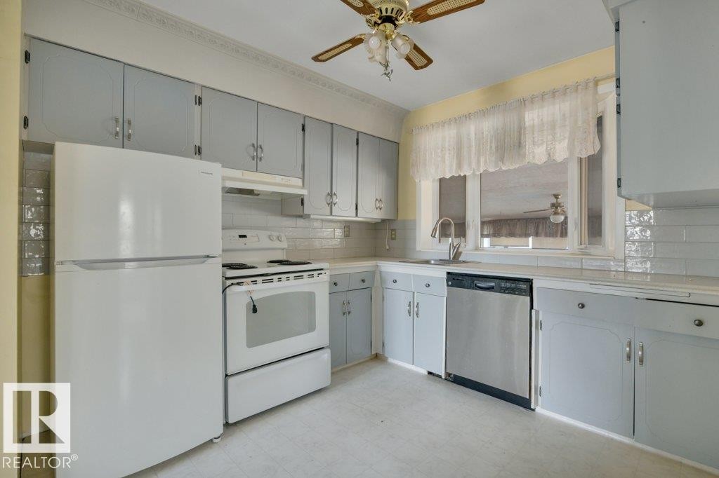 8016 161 Street, Edmonton, AB - Indoor Photo Showing Kitchen