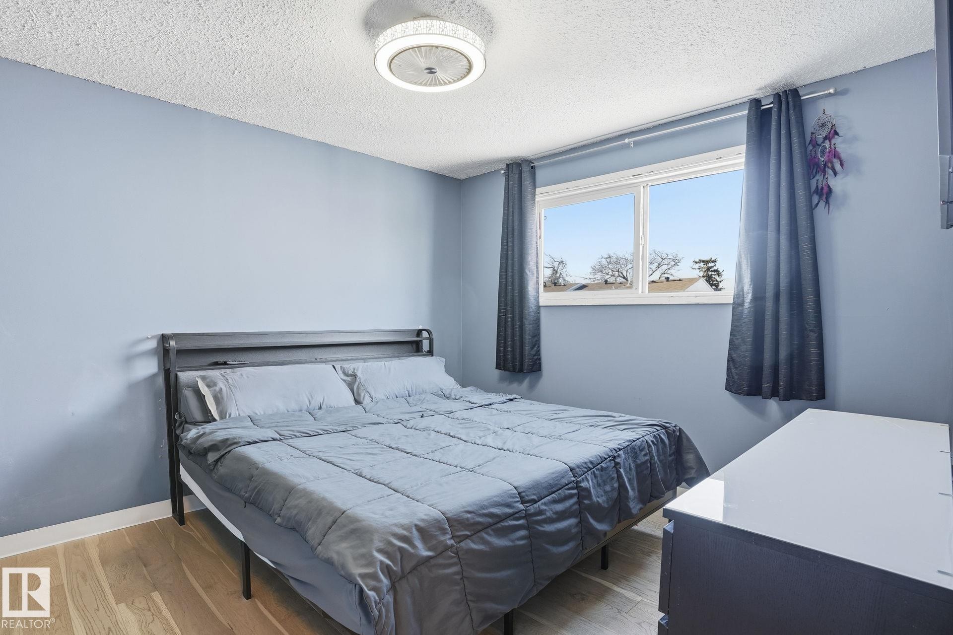 160 Habitat Crescent, Edmonton, AB - Indoor Photo Showing Bedroom
