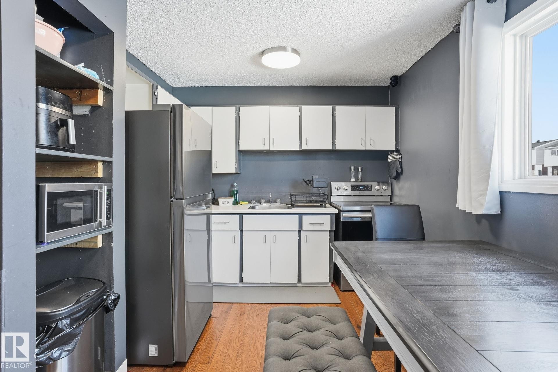 160 Habitat Crescent, Edmonton, AB - Indoor Photo Showing Kitchen