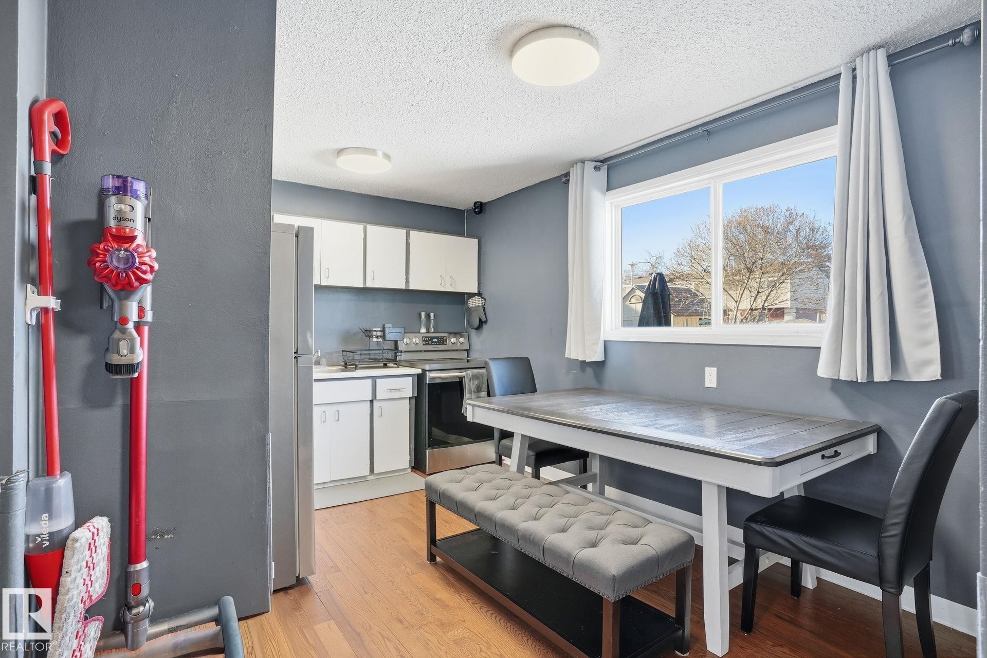 160 Habitat Crescent, Edmonton, AB - Indoor Photo Showing Dining Room