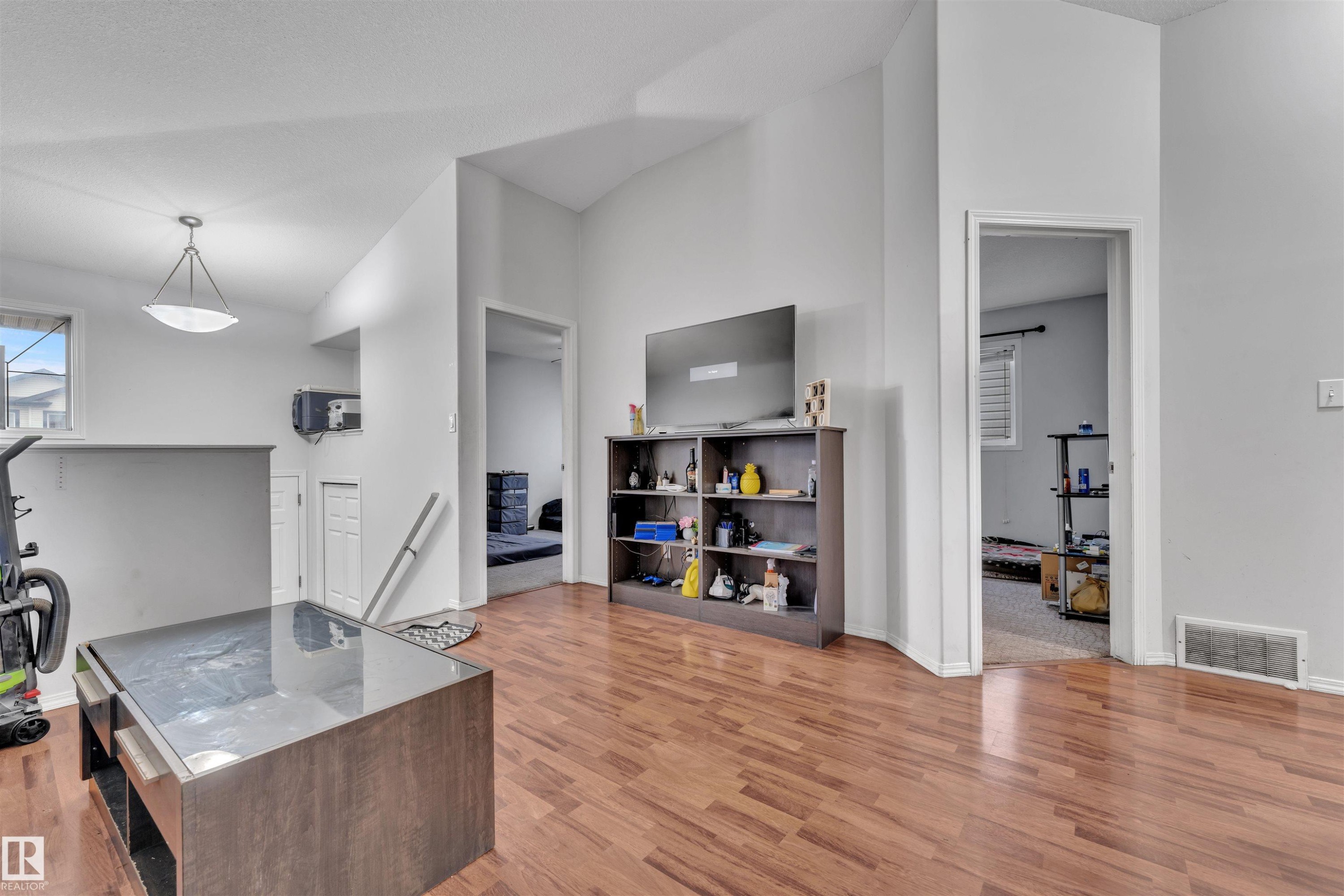 3307 24 Av, Edmonton, AB - Indoor