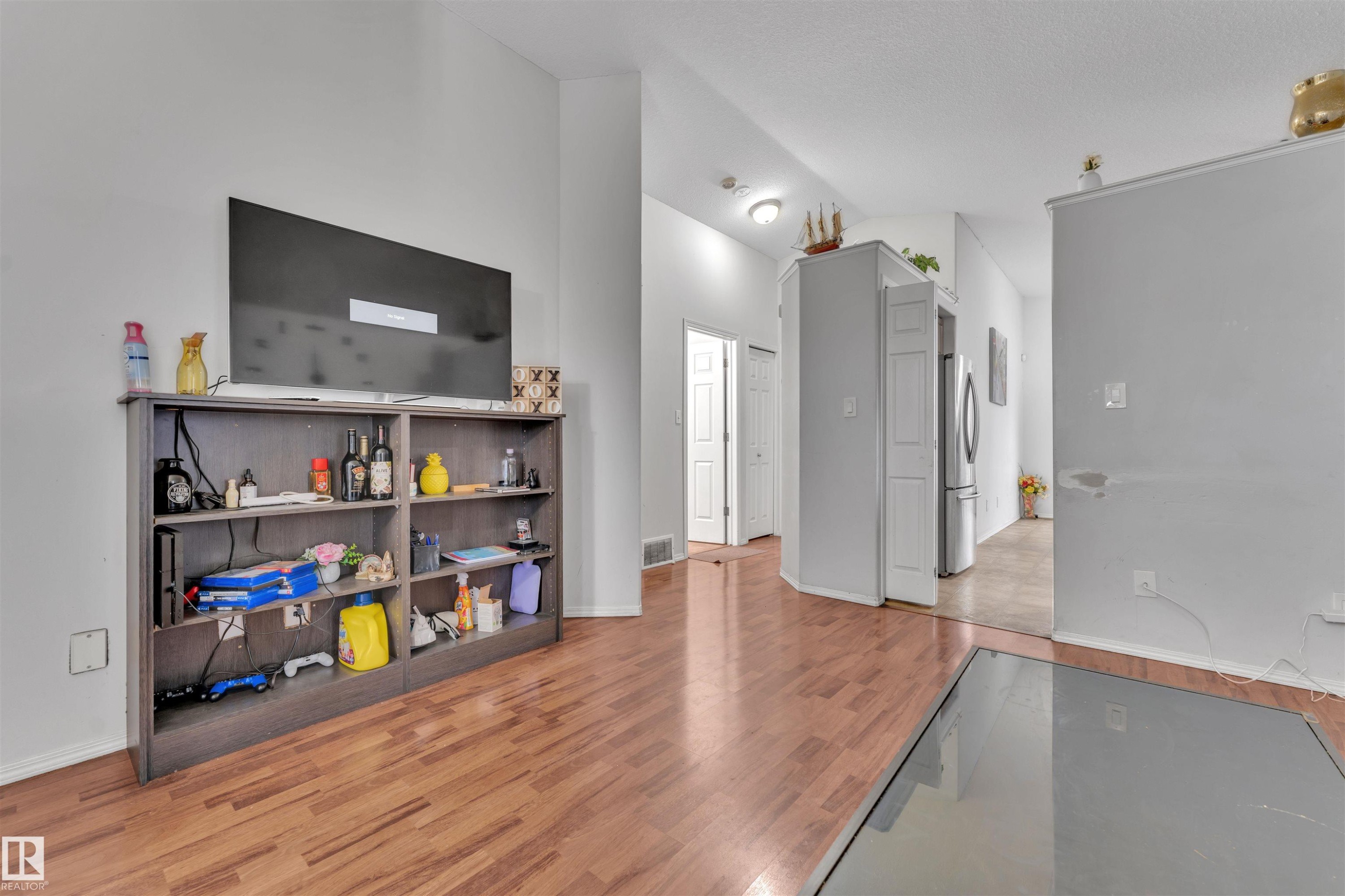 3307 24 Av, Edmonton, AB - Indoor Photo Showing Other Room