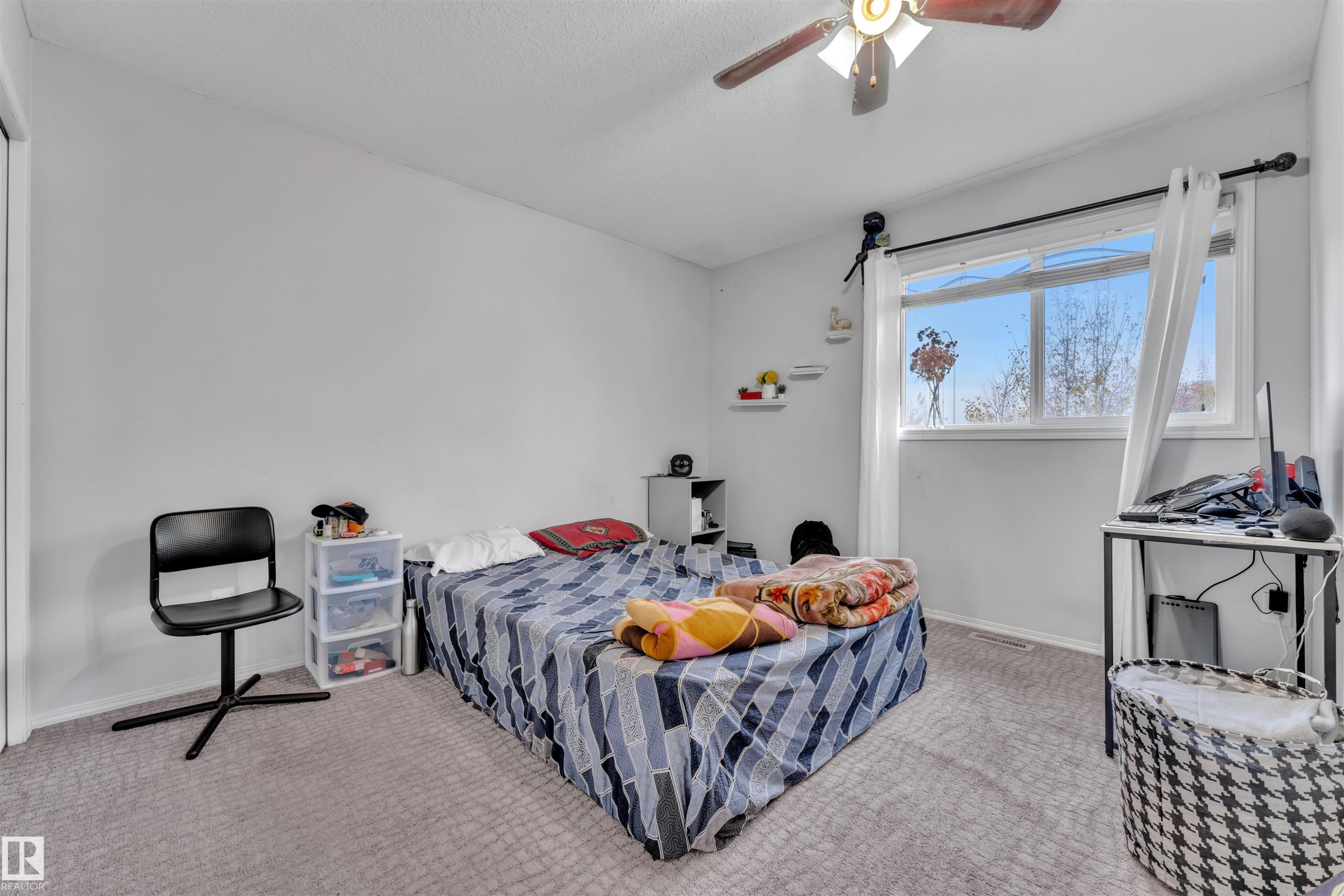 3307 24 Av, Edmonton, AB - Indoor Photo Showing Bedroom