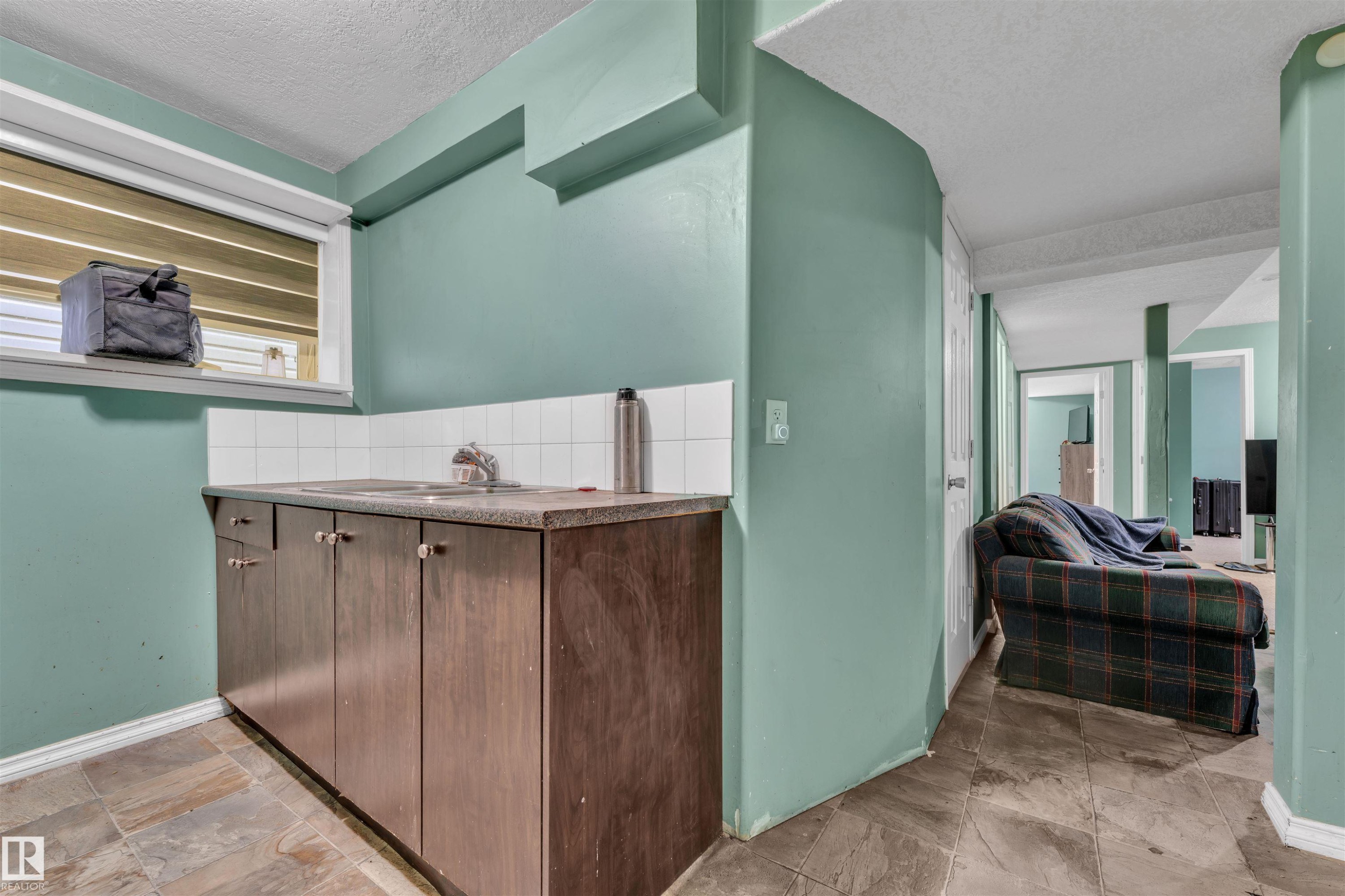 3307 24 Av, Edmonton, AB - Indoor