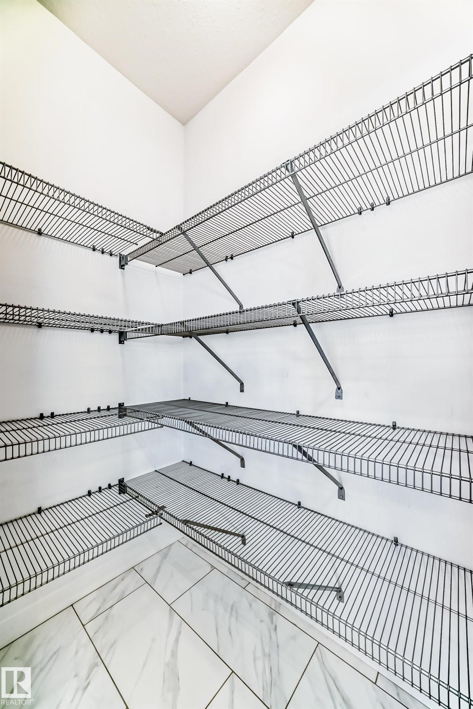 7797 Getty Wynd, Edmonton, AB - Indoor With Storage