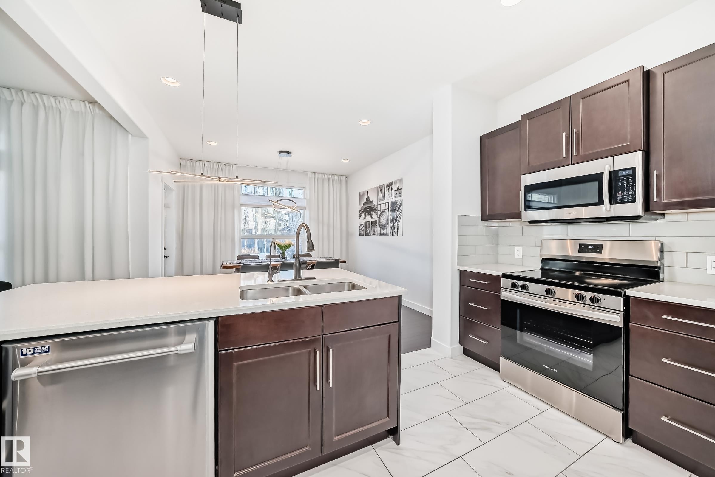 7797 Getty Wynd, Edmonton, AB - Indoor Photo Showing Kitchen With Double Sink