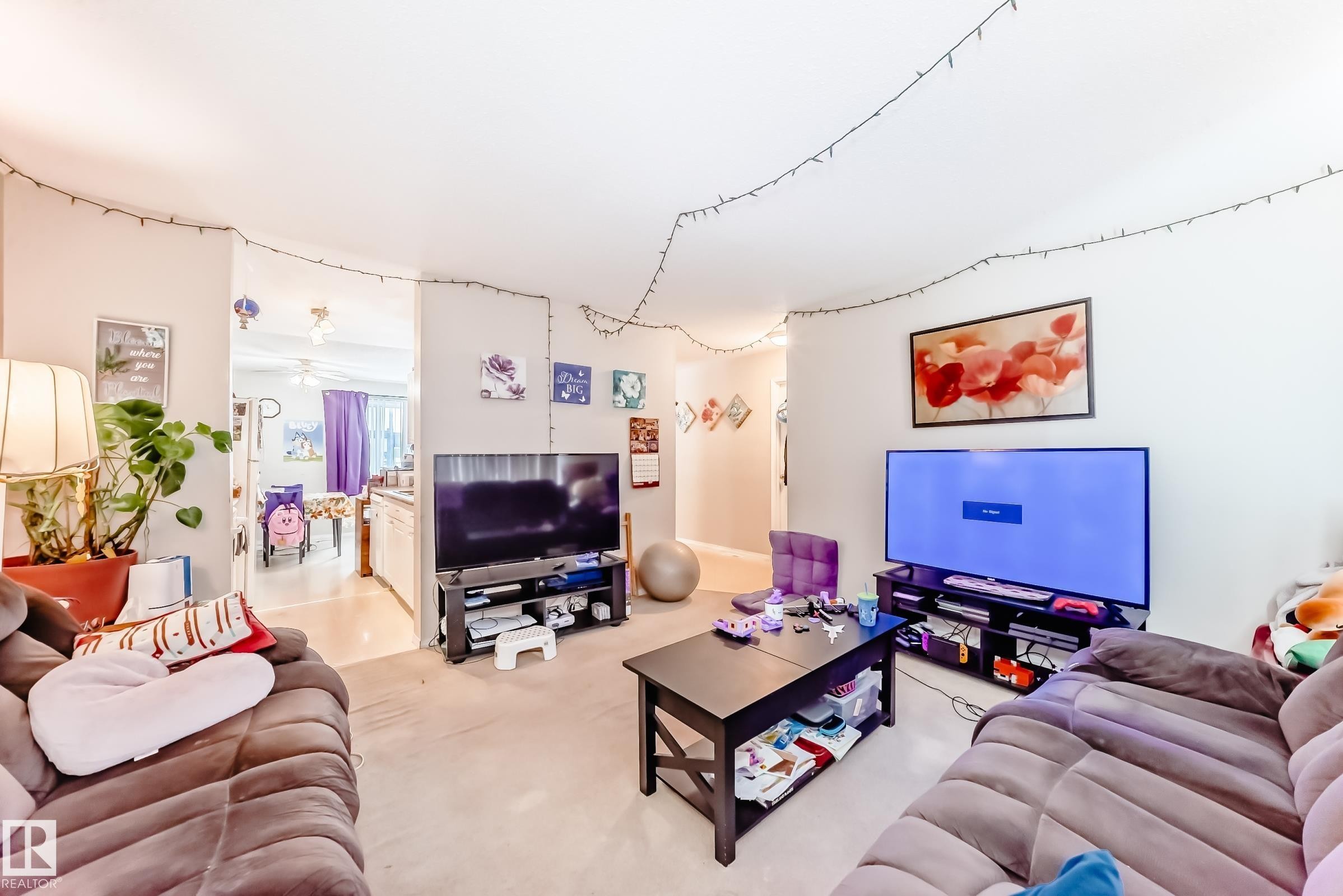 208 11421 34 Street, Edmonton, AB - Indoor Photo Showing Living Room