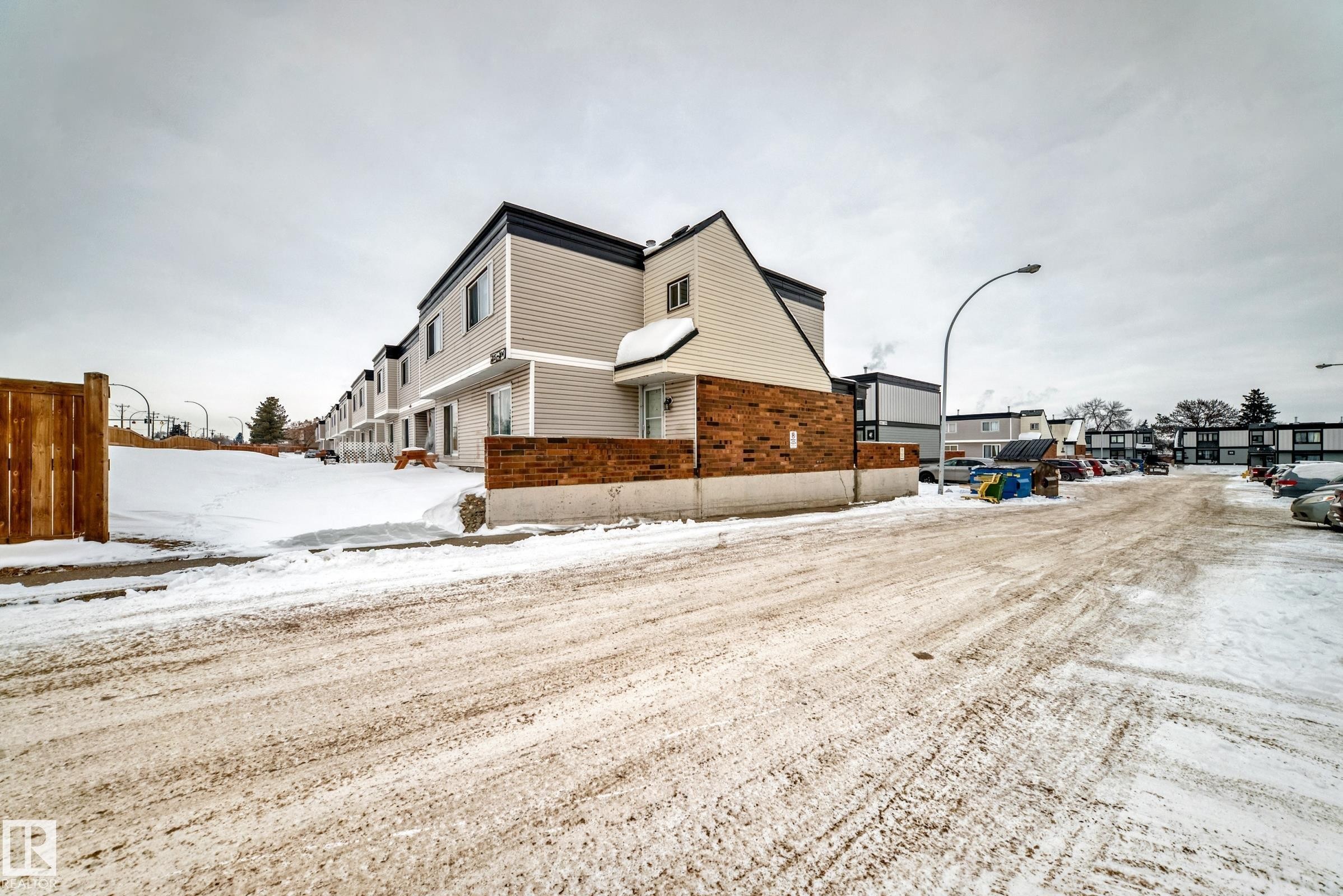 208 11421 34 Street, Edmonton, AB - Outdoor