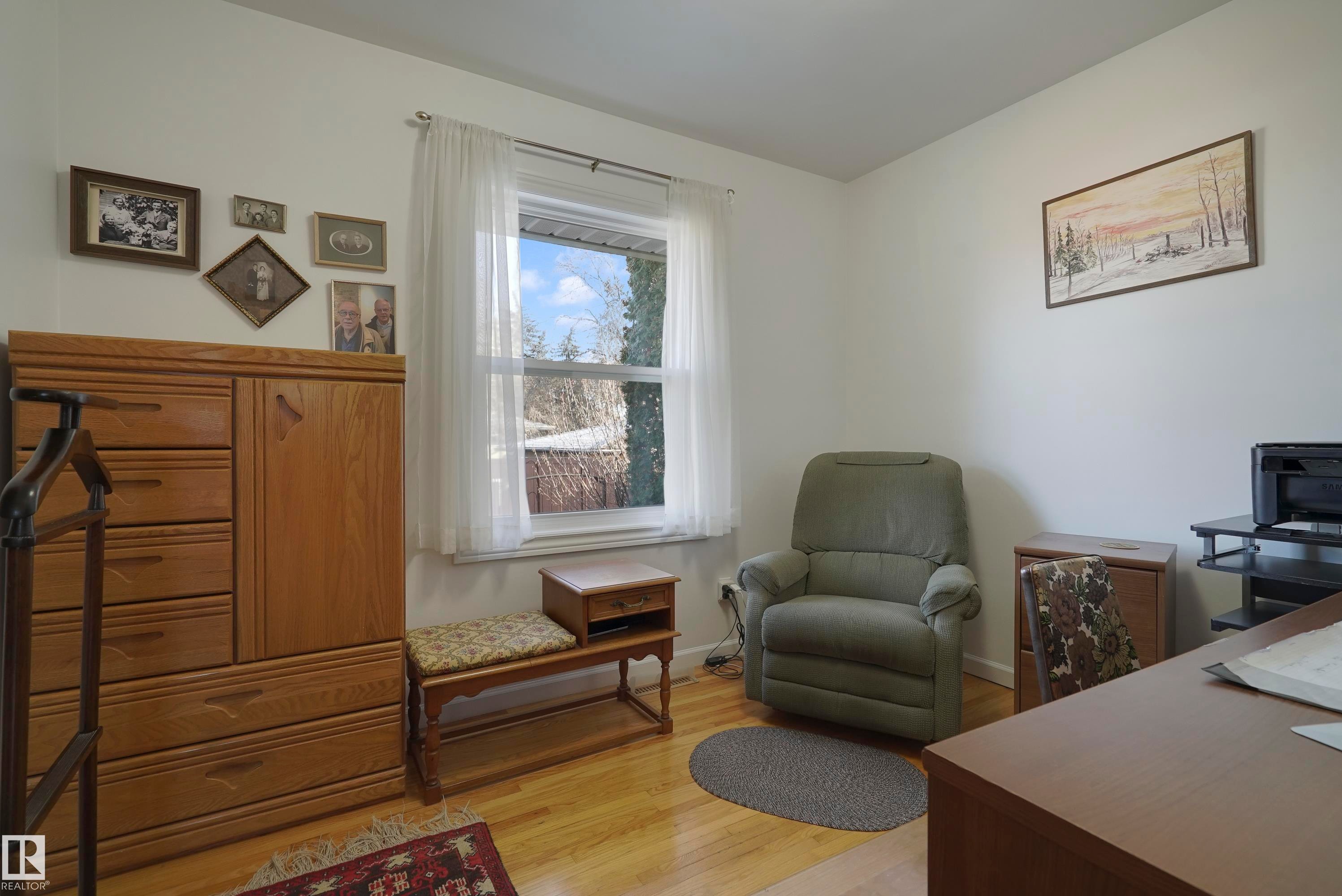 9723 75A Street, Edmonton, AB - Indoor