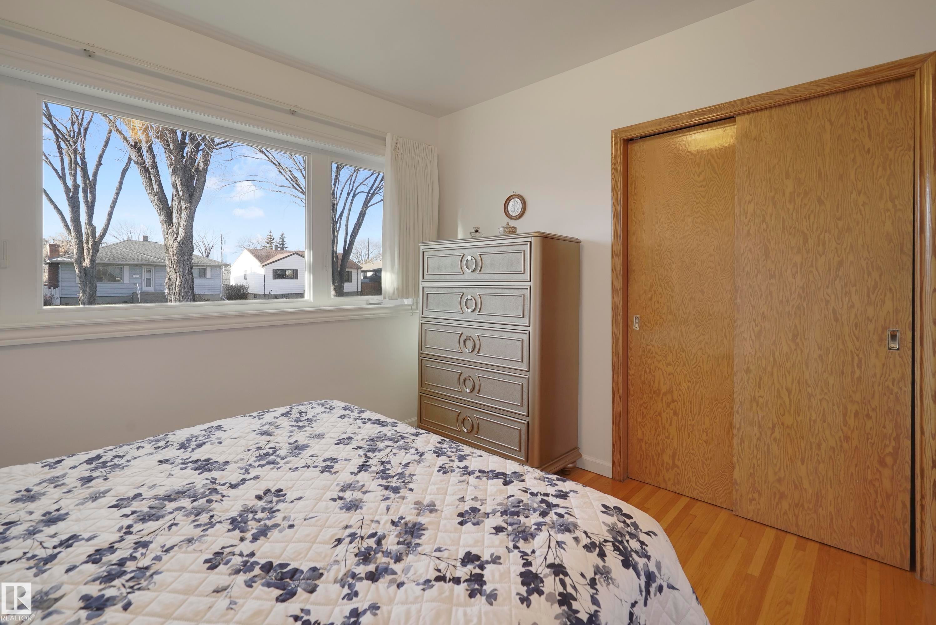 9723 75A Street, Edmonton, AB - Indoor Photo Showing Bedroom