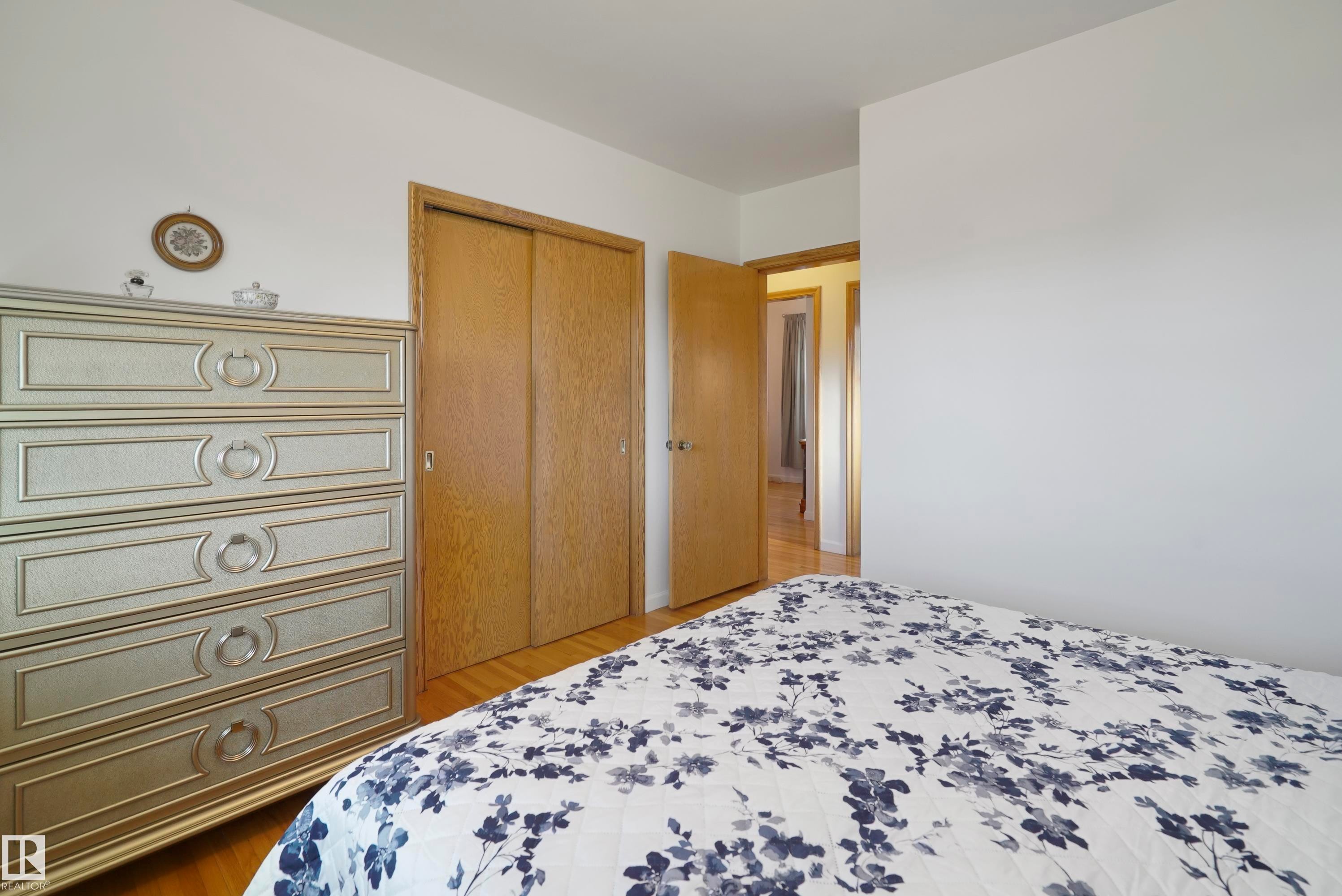 9723 75A Street, Edmonton, AB - Indoor Photo Showing Bedroom