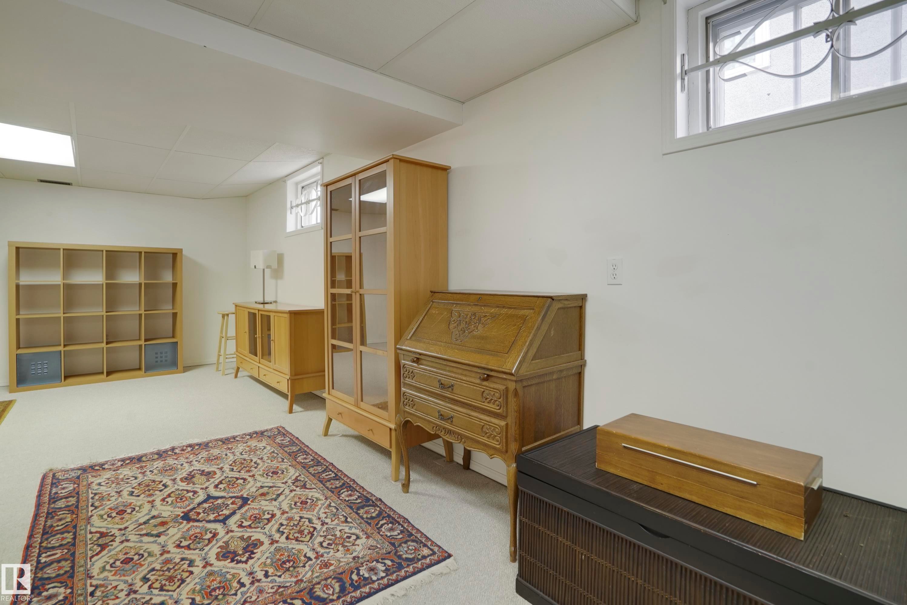 9723 75A Street, Edmonton, AB - Indoor