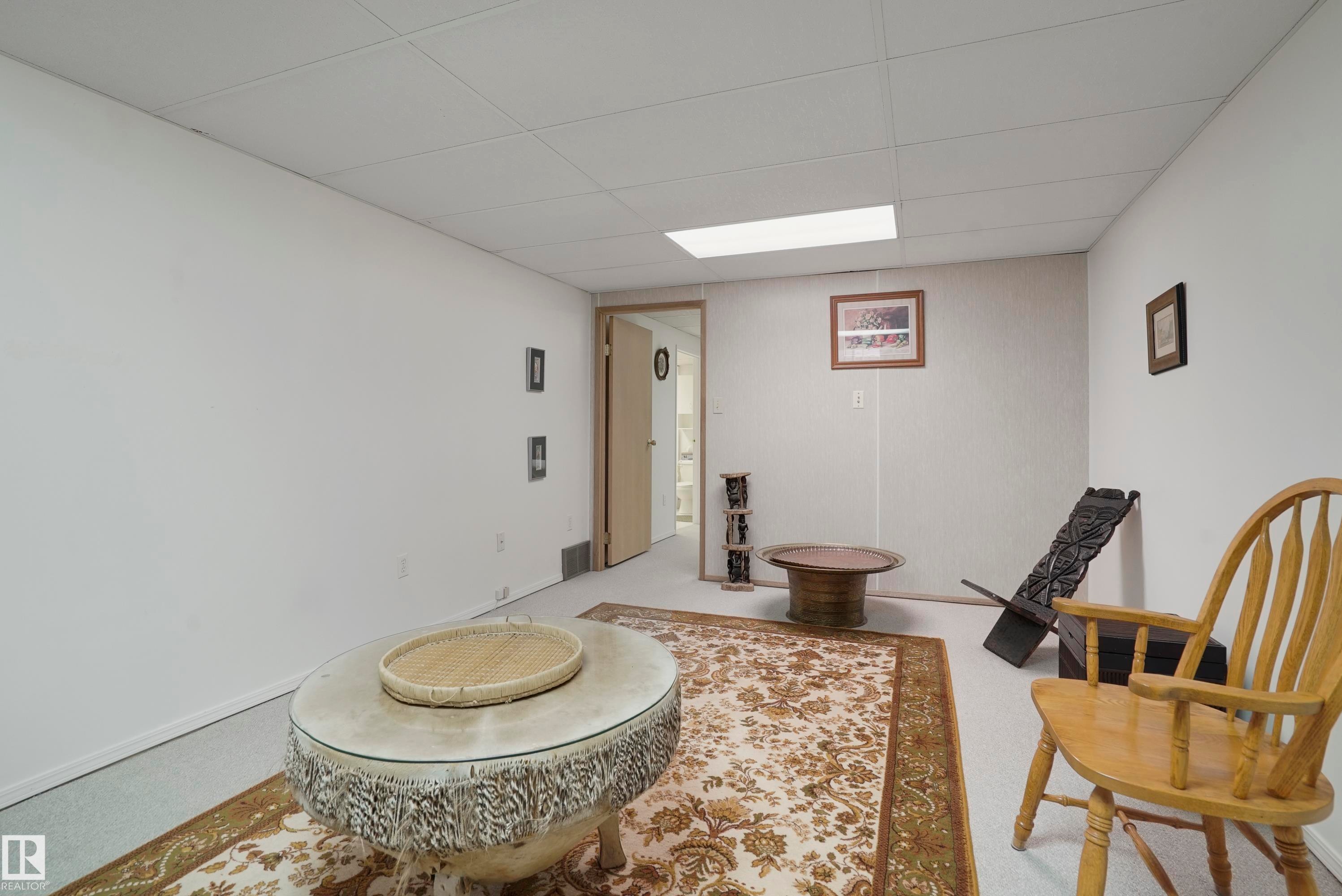 9723 75A Street, Edmonton, AB - Indoor