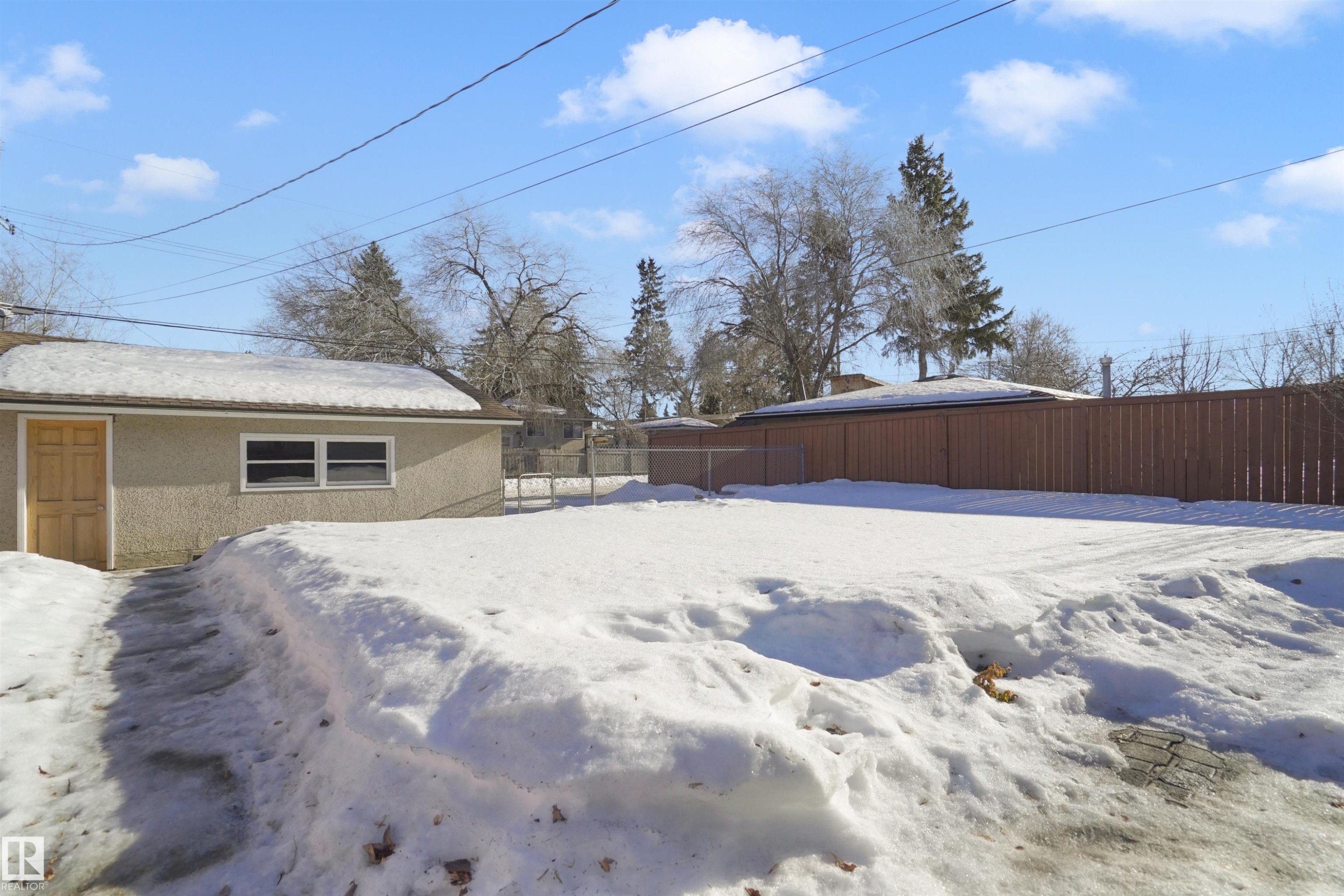 9723 75A Street, Edmonton, AB - Outdoor