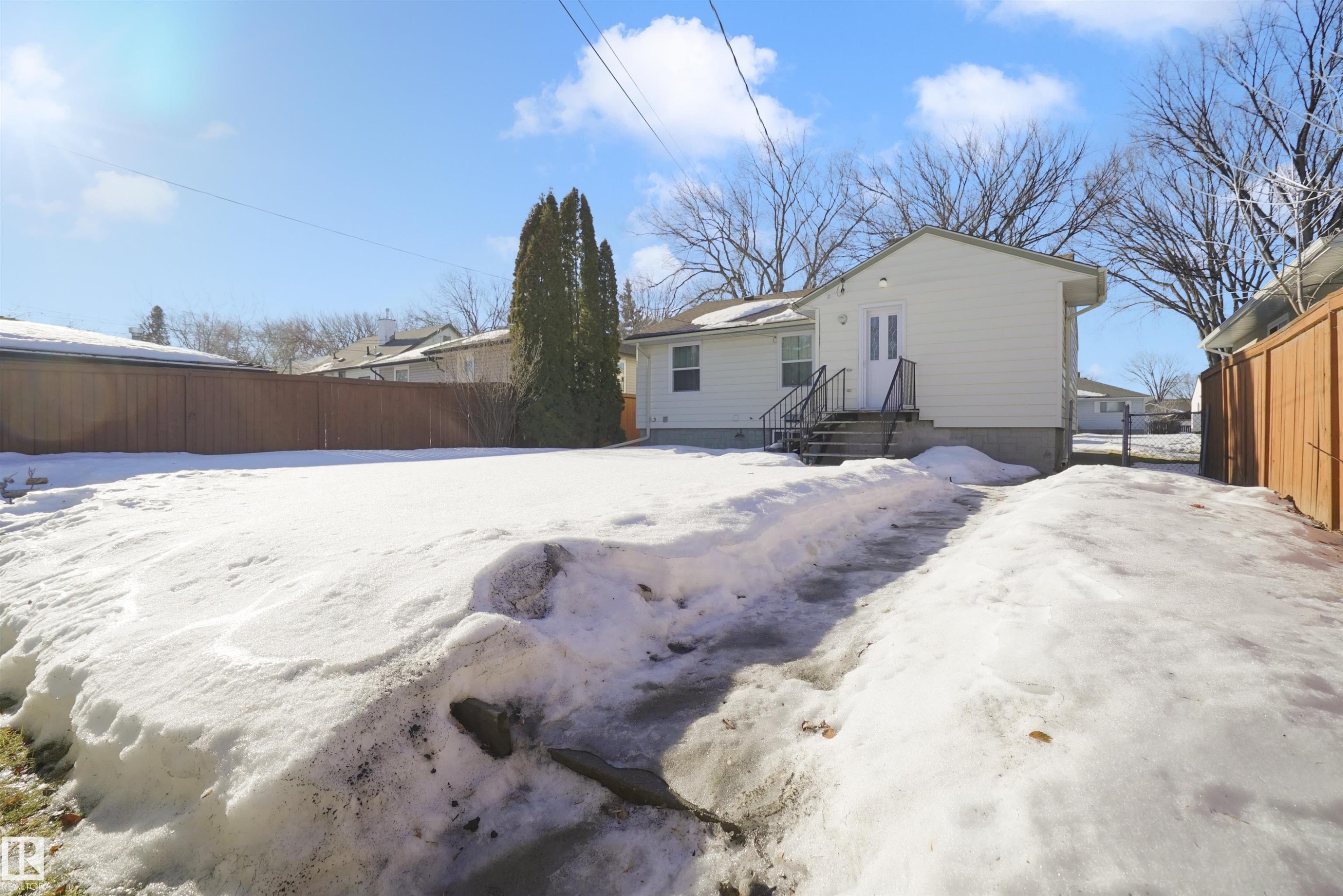 9723 75A Street, Edmonton, AB - Outdoor