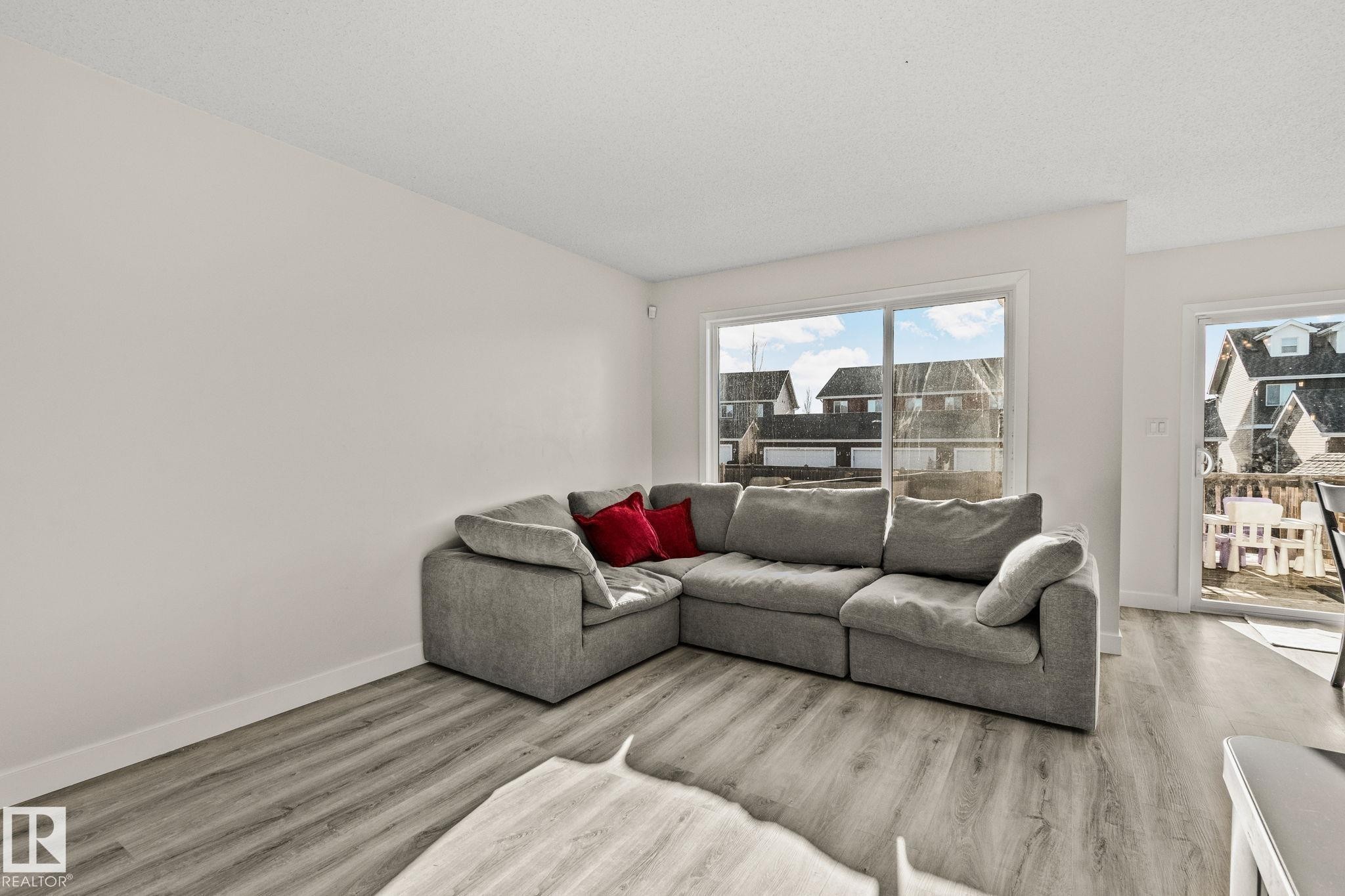 439 Reed Crescent, Leduc, AB - Indoor Photo Showing Living Room
