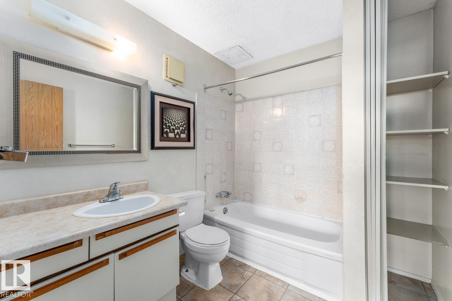 102 104 10 Street, Cold Lake, AB - Indoor Photo Showing Bathroom