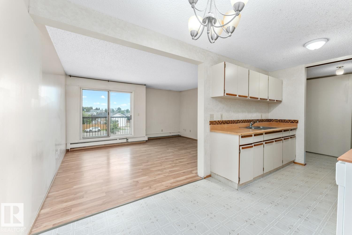 102 104 10 Street, Cold Lake, AB - Indoor Photo Showing Kitchen