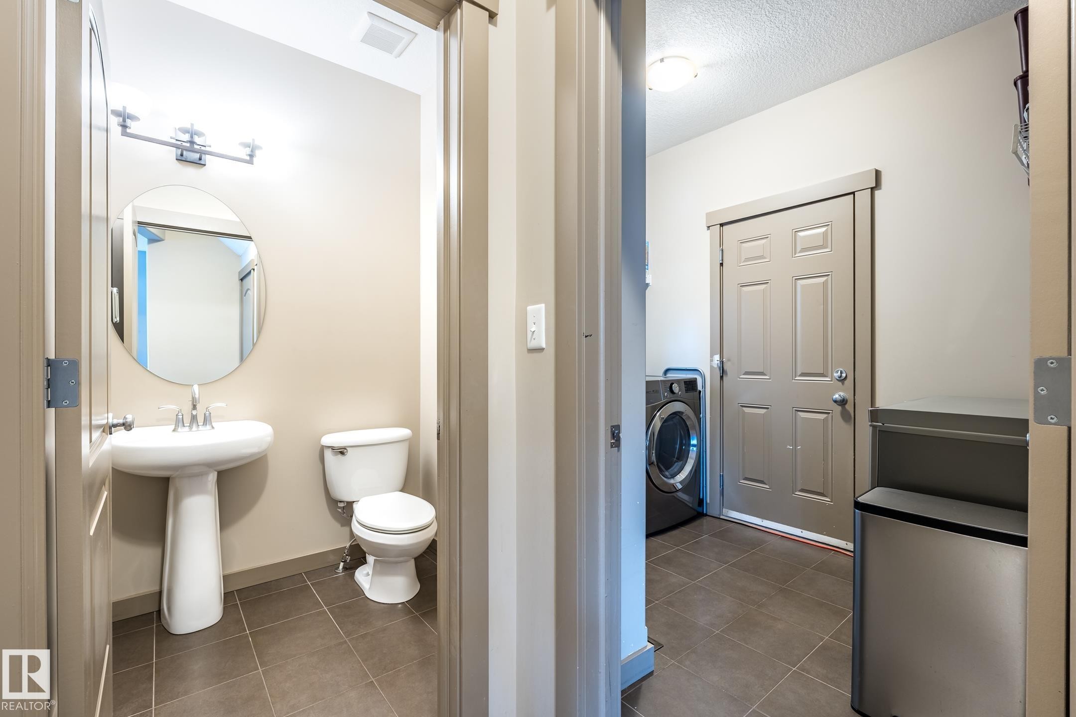 1503 Malone Close, Edmonton, AB - Indoor Photo Showing Bathroom