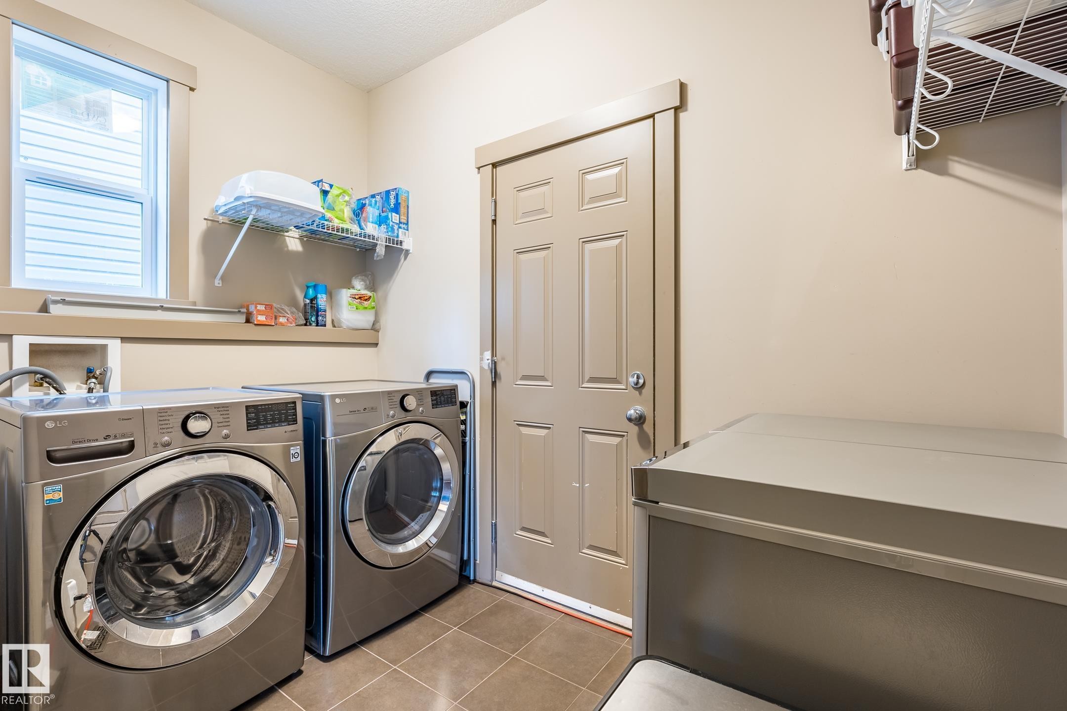 1503 Malone Close, Edmonton, AB - Indoor Photo Showing Laundry Room