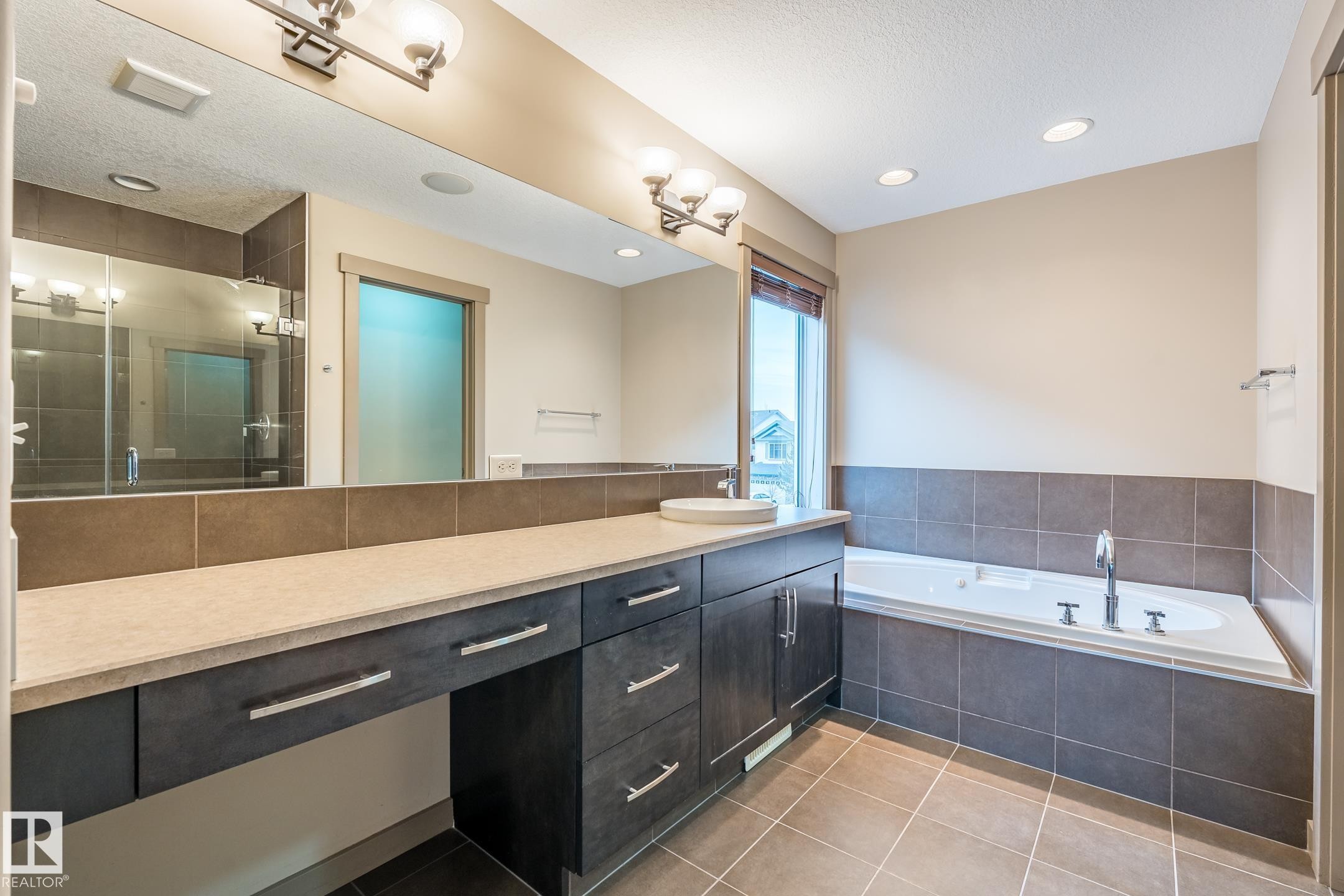 1503 Malone Close, Edmonton, AB - Indoor Photo Showing Bathroom