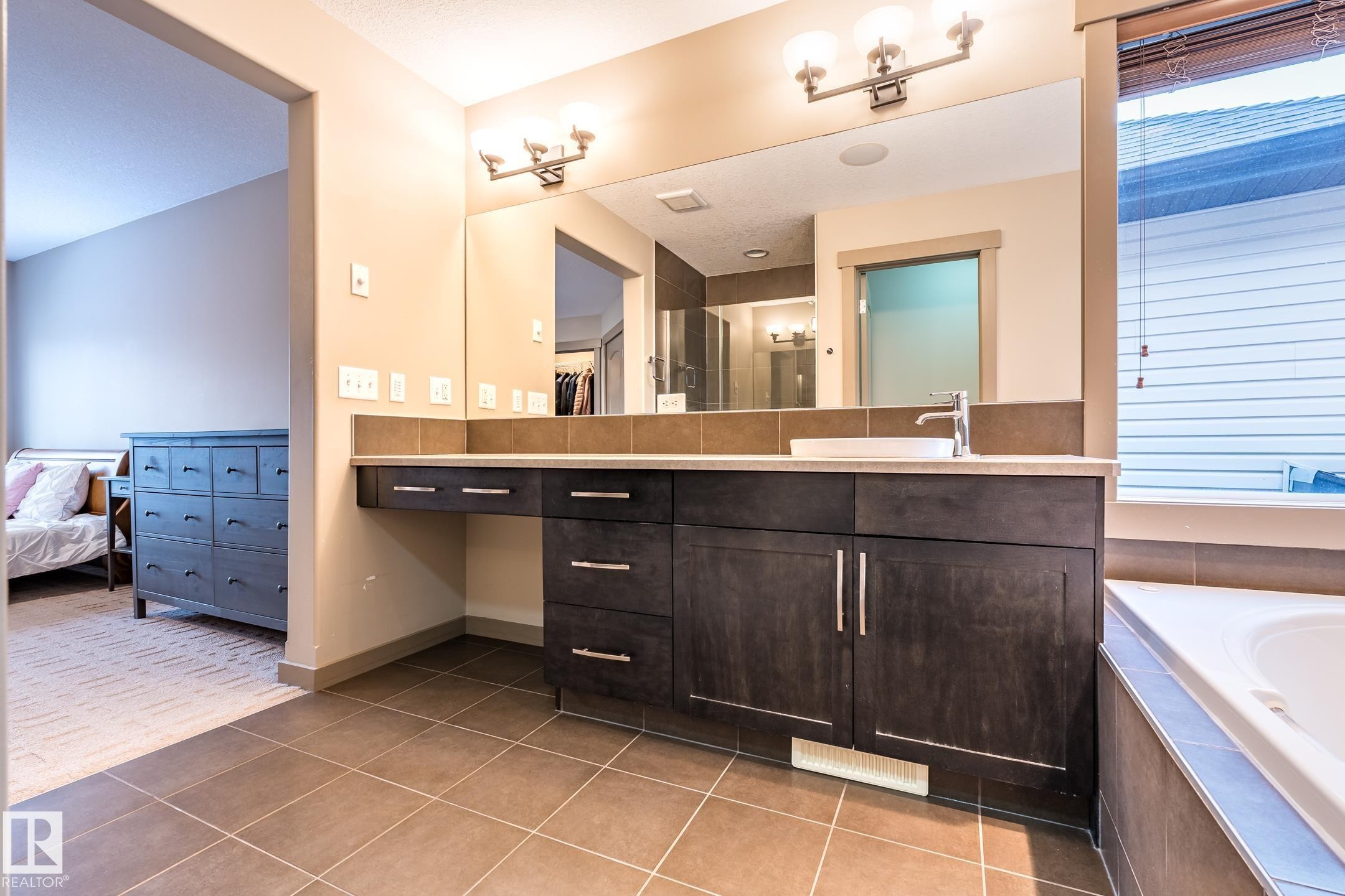 1503 Malone Close, Edmonton, AB - Indoor Photo Showing Bathroom