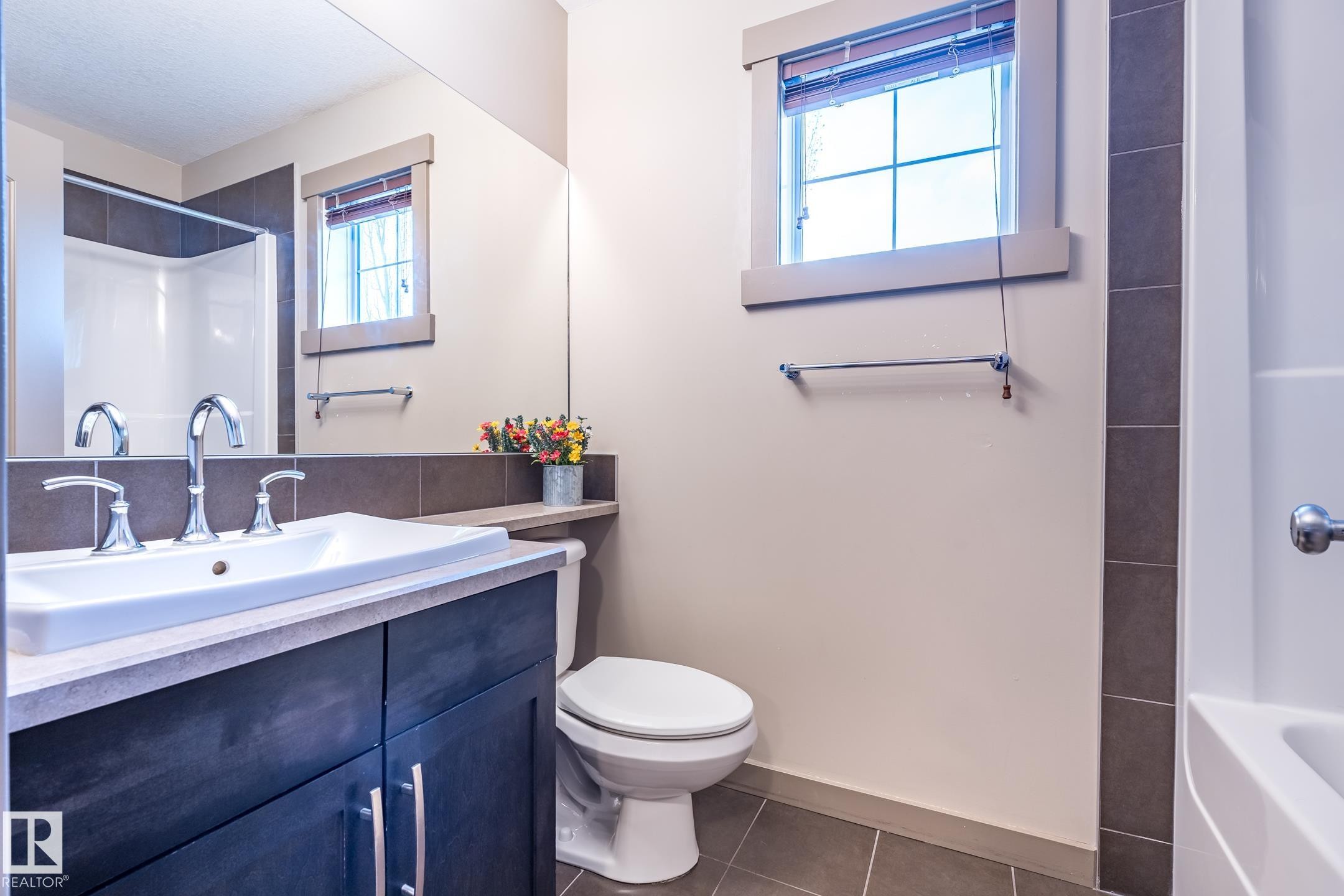 1503 Malone Close, Edmonton, AB - Indoor Photo Showing Bathroom