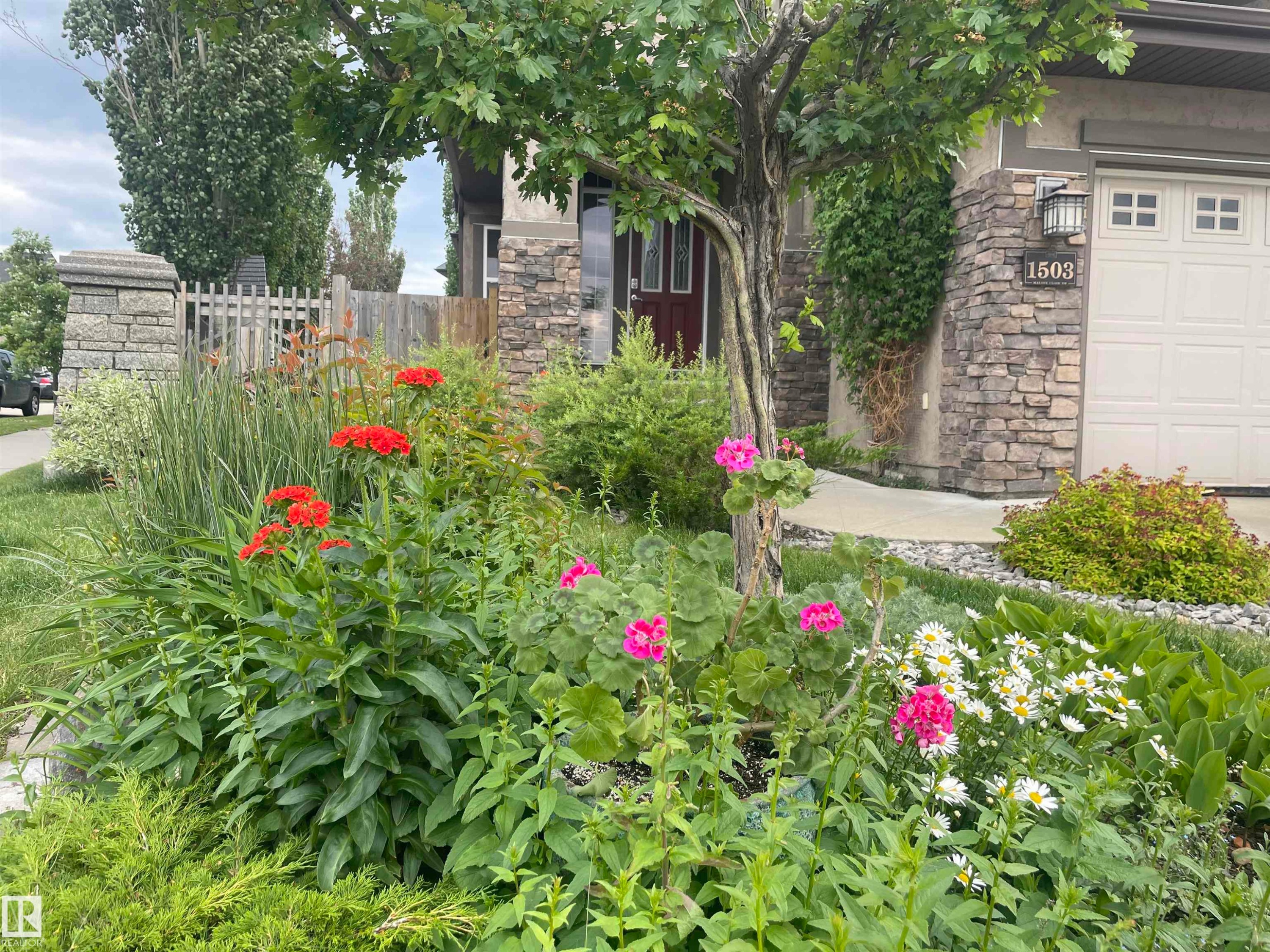 1503 Malone Close, Edmonton, AB - Outdoor