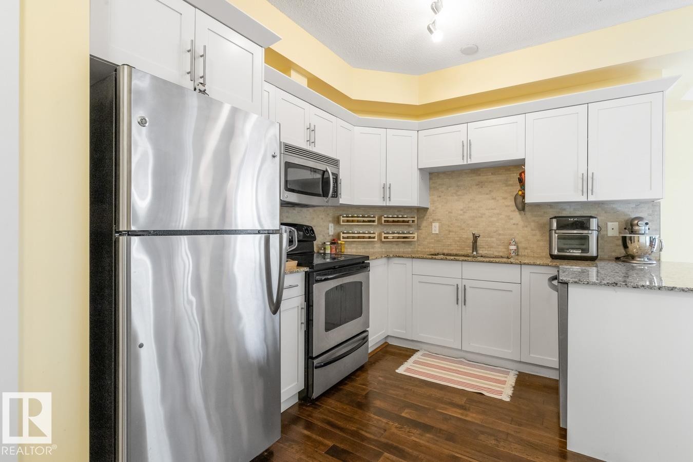 202 10524 77 Avenue, Edmonton, AB - Indoor Photo Showing Kitchen With Stainless Steel Kitchen With Upgraded Kitchen