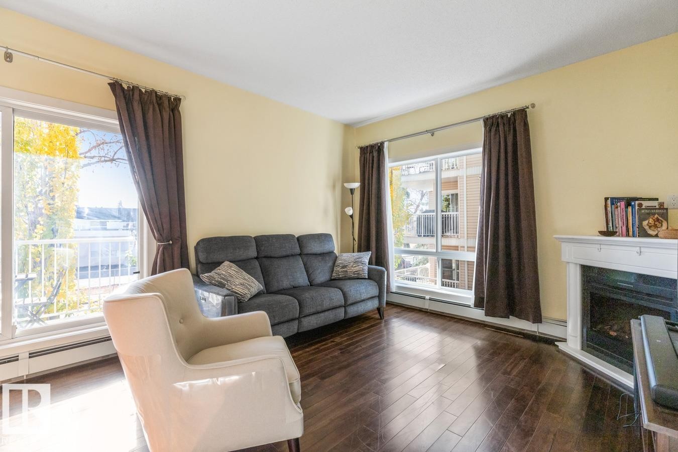 202 10524 77 Avenue, Edmonton, AB - Indoor Photo Showing Living Room With Fireplace