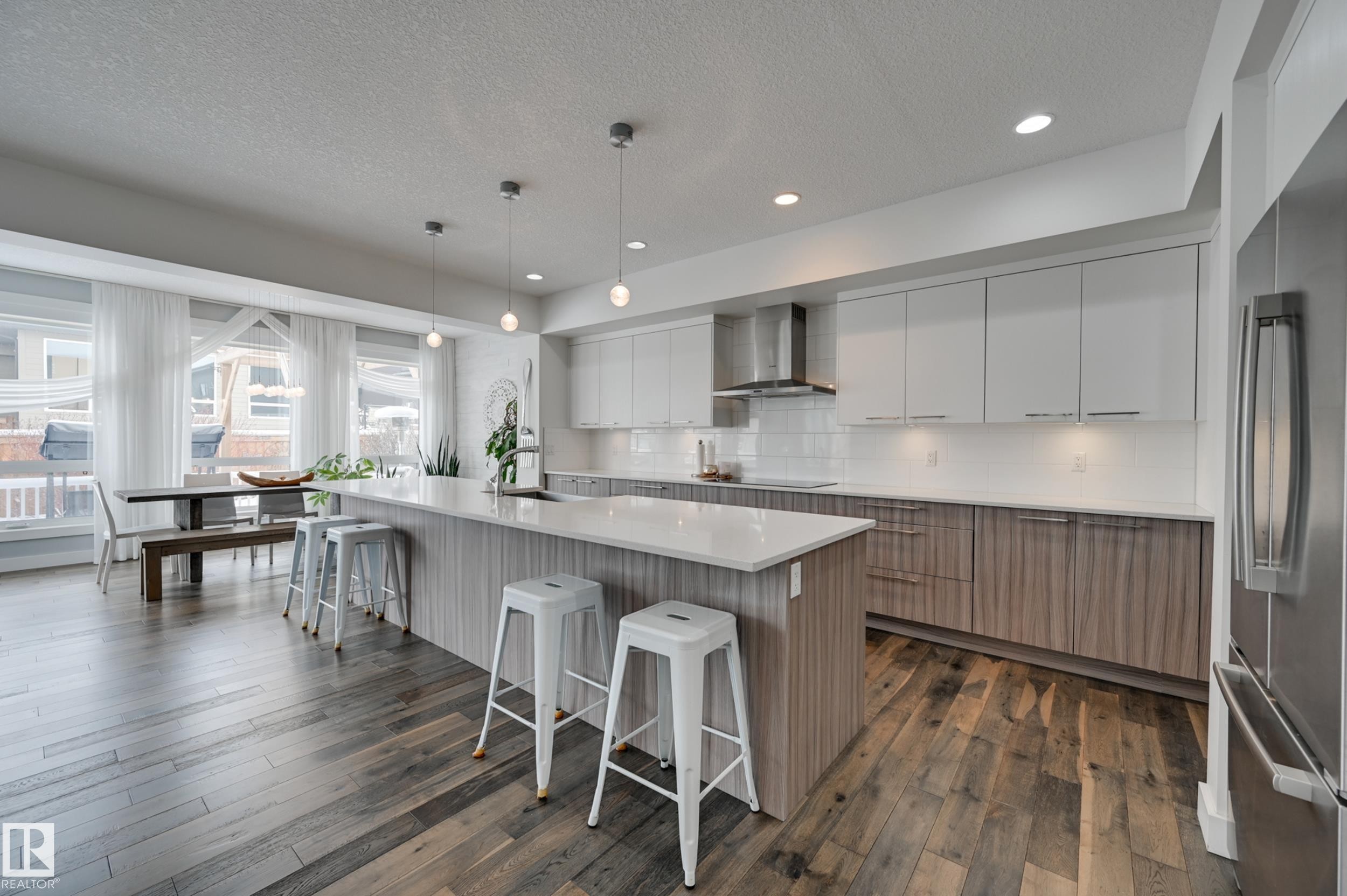 1311 Hainstock Way, Edmonton, AB - Indoor Photo Showing Kitchen With Upgraded Kitchen