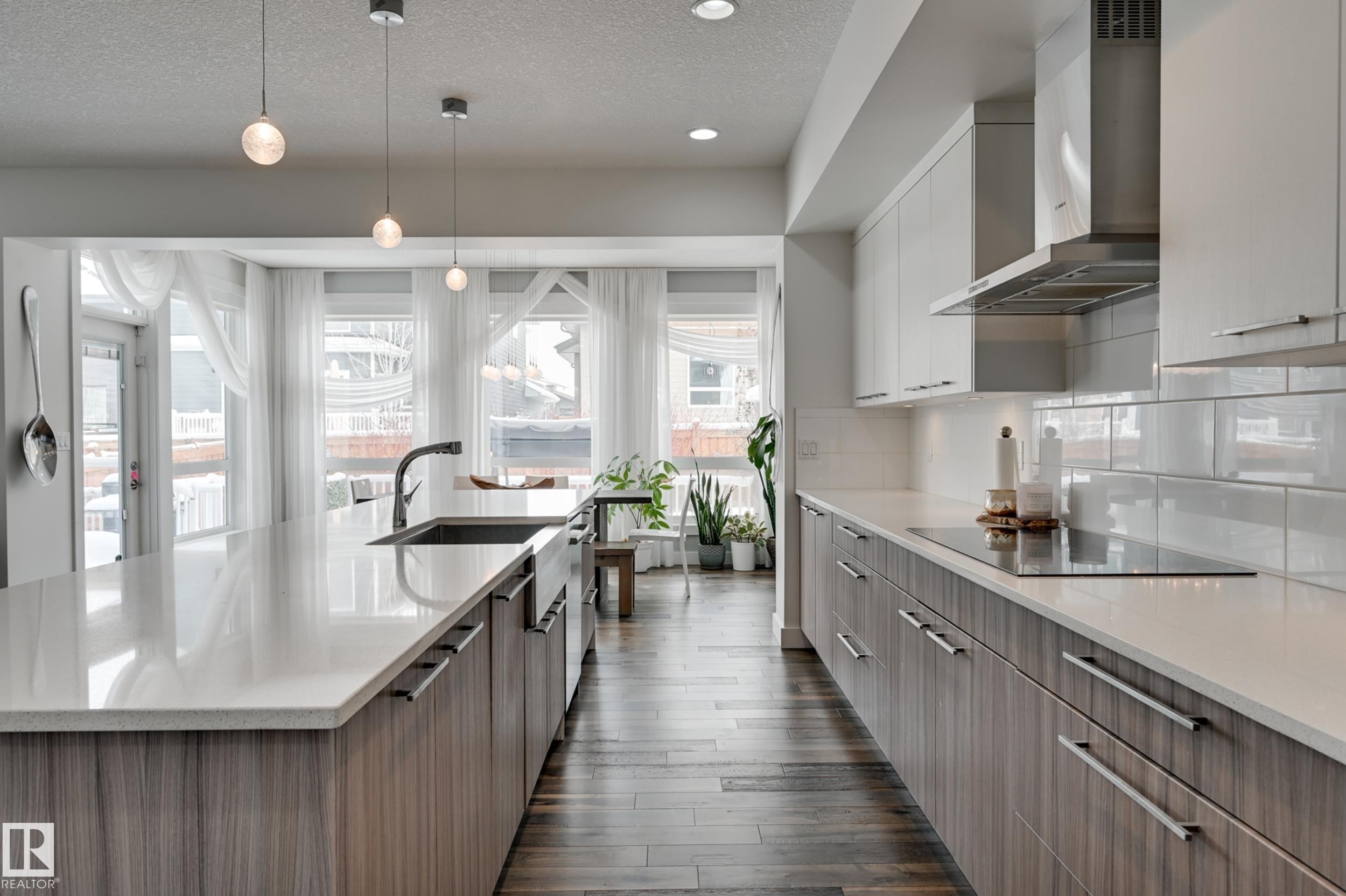 1311 Hainstock Way, Edmonton, AB - Indoor Photo Showing Kitchen With Upgraded Kitchen
