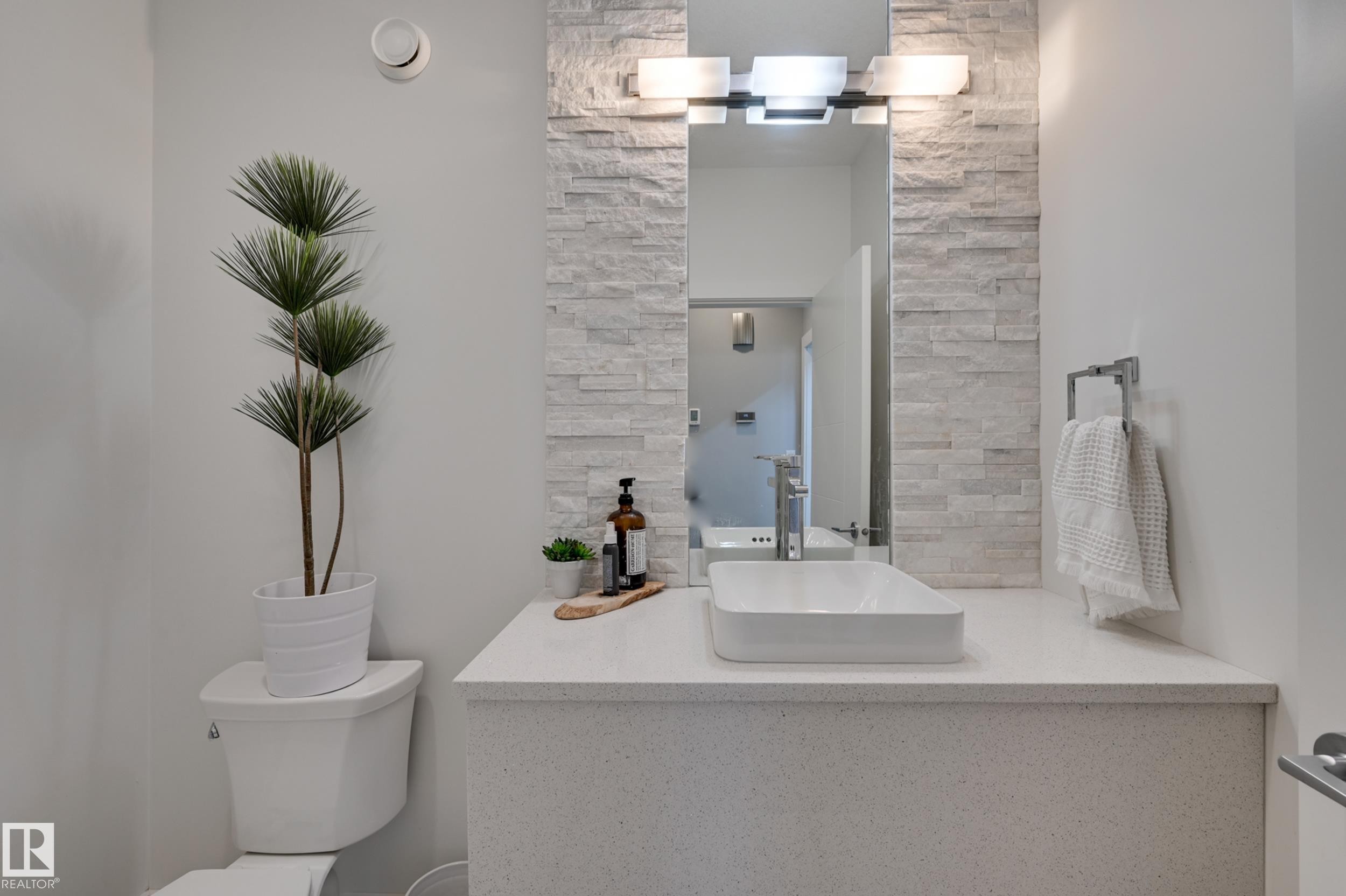 1311 Hainstock Way, Edmonton, AB - Indoor Photo Showing Bathroom