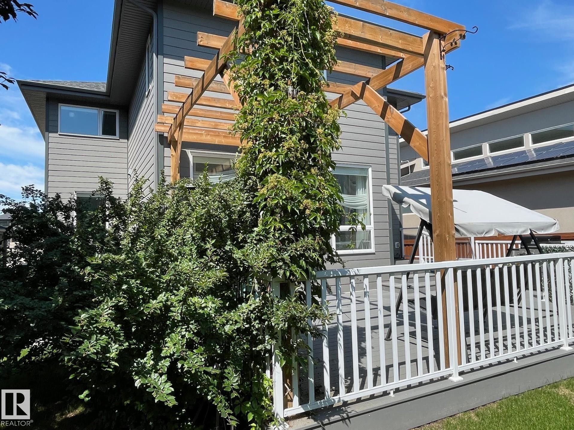 1311 Hainstock Way, Edmonton, AB - Outdoor