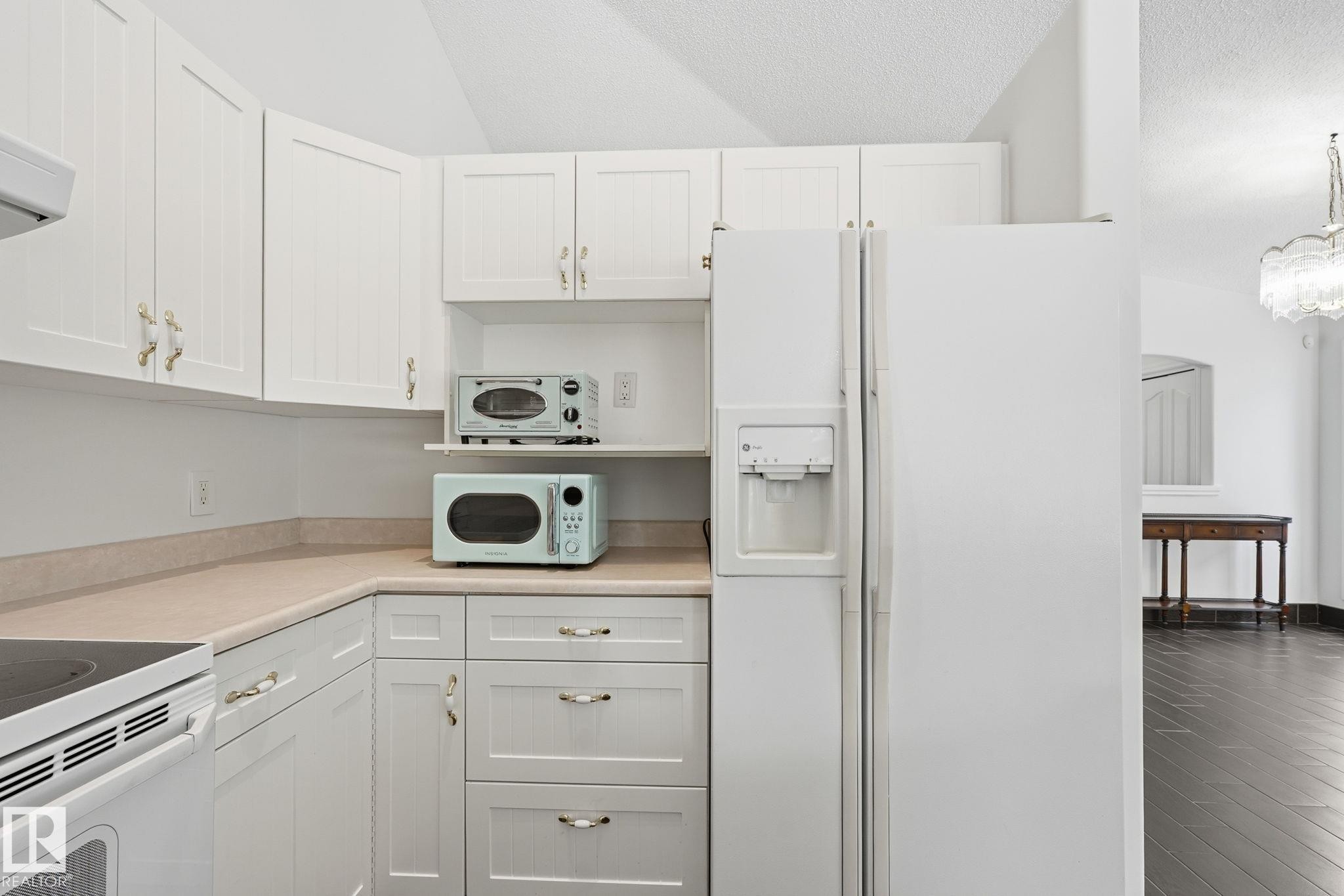 2405 Riverbend Road, Edmonton, AB - Indoor Photo Showing Kitchen