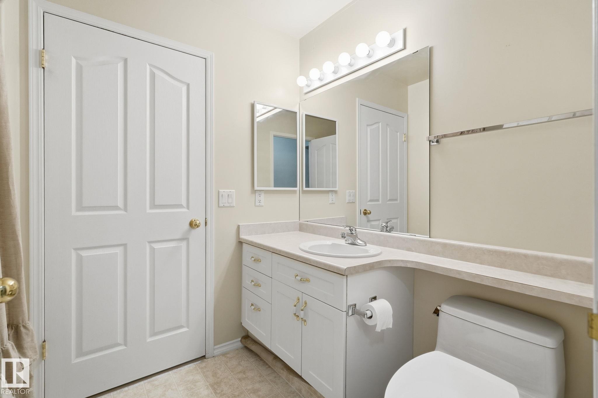 2405 Riverbend Road, Edmonton, AB - Indoor Photo Showing Bathroom