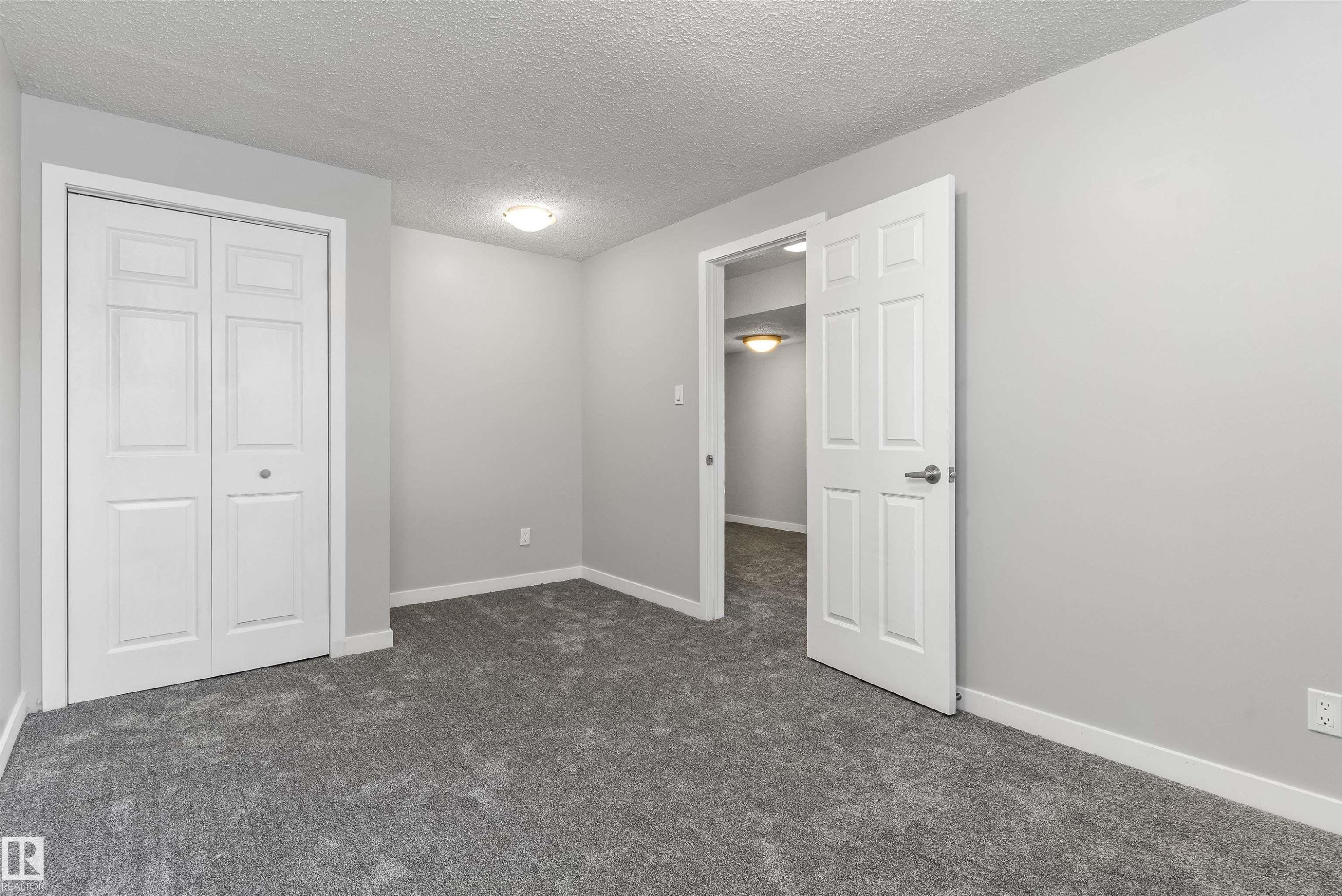 7204 10 Avenue, Edmonton, AB - Indoor Photo Showing Other Room
