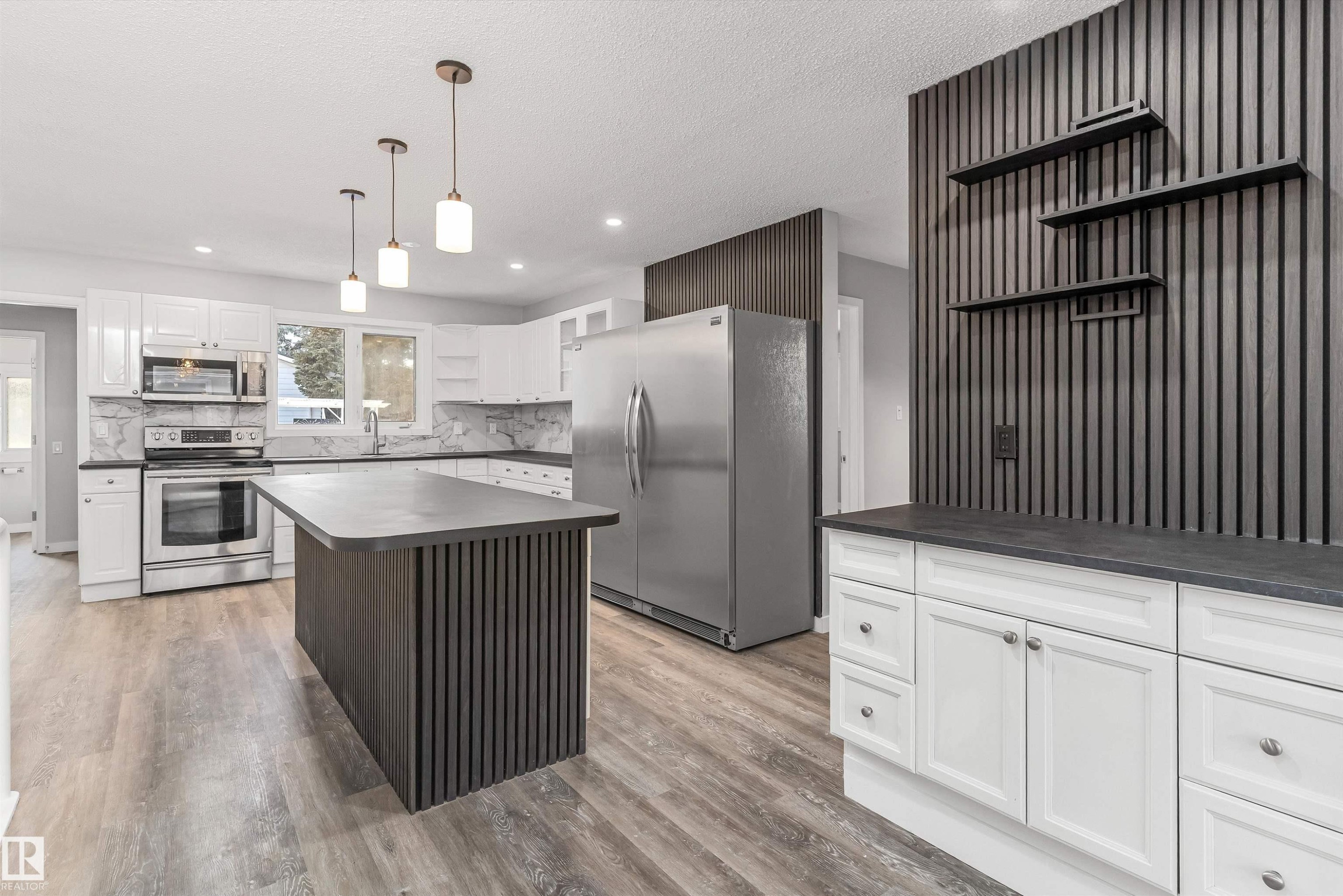 7204 10 Avenue, Edmonton, AB - Indoor Photo Showing Kitchen